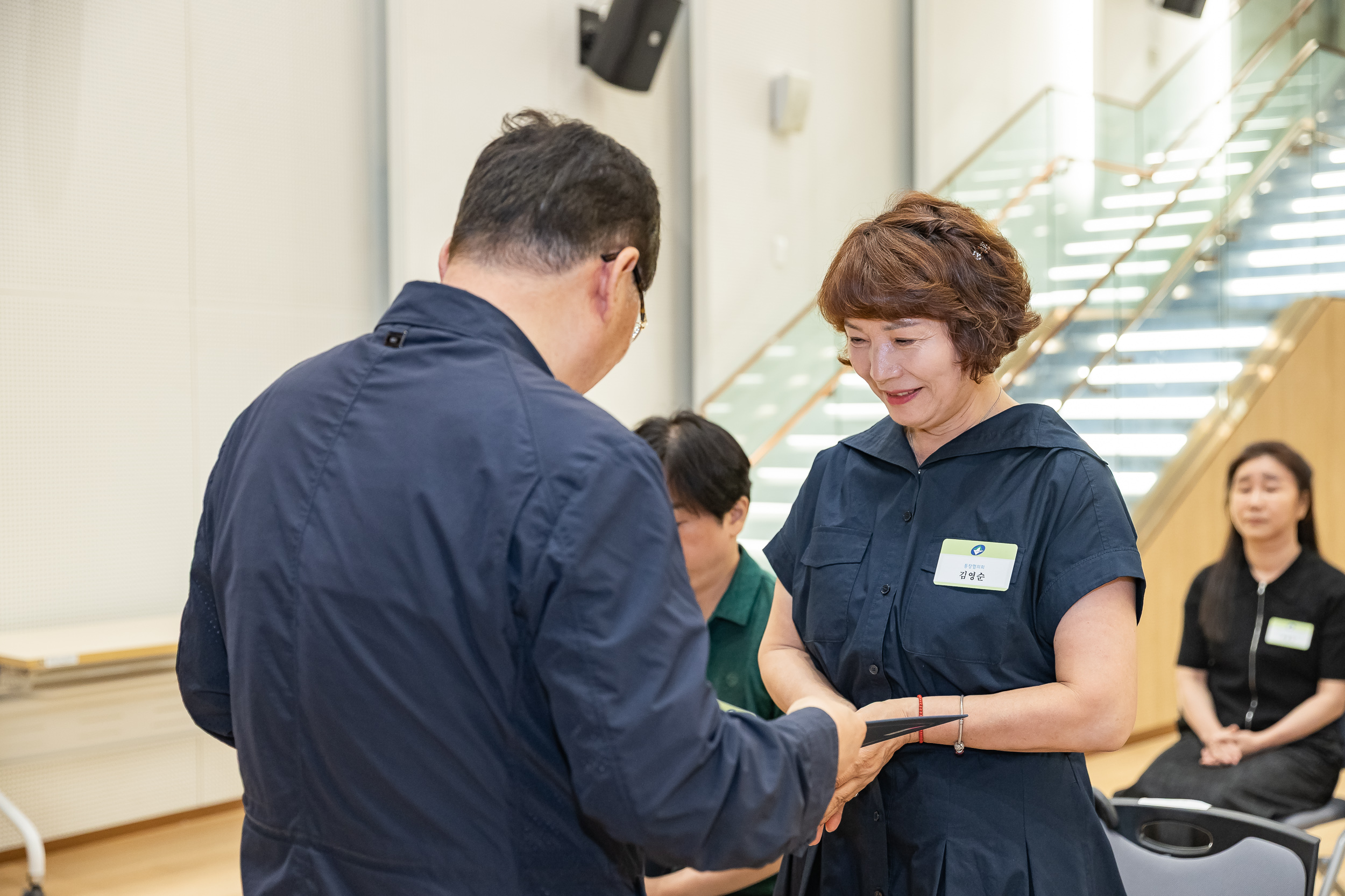 20250717-2025년 7월 정기 구민표창 수여식 20250717-085013_L_180108.jpg