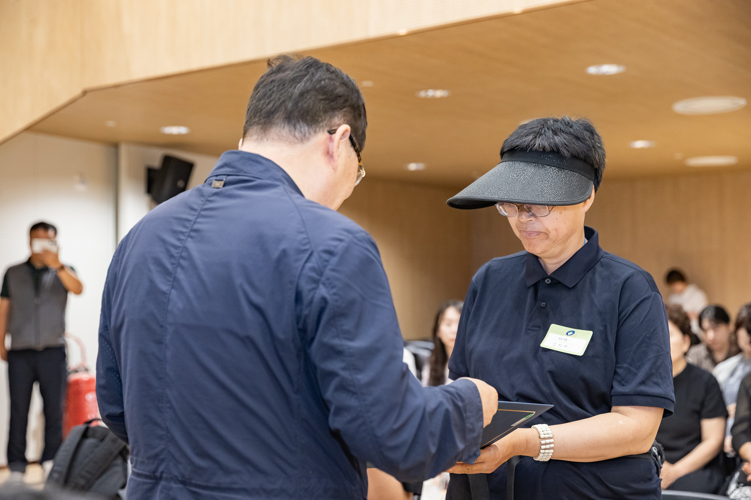 20250717-2025년 7월 정기 구민표창 수여식 20250717-085822_L_180111.jpg