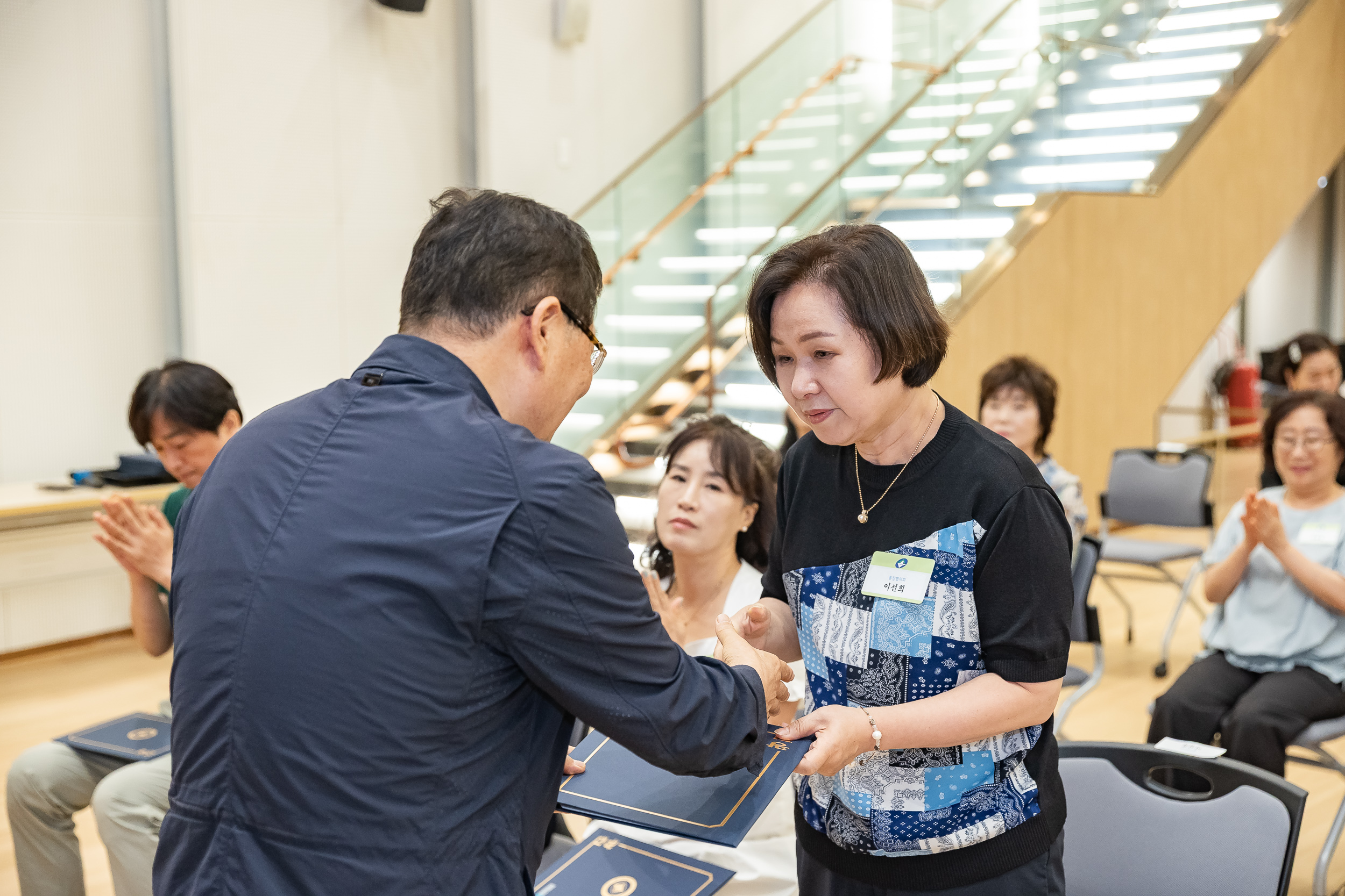 20250717-2025년 7월 정기 구민표창 수여식 20250717-085034_L_180108.jpg
