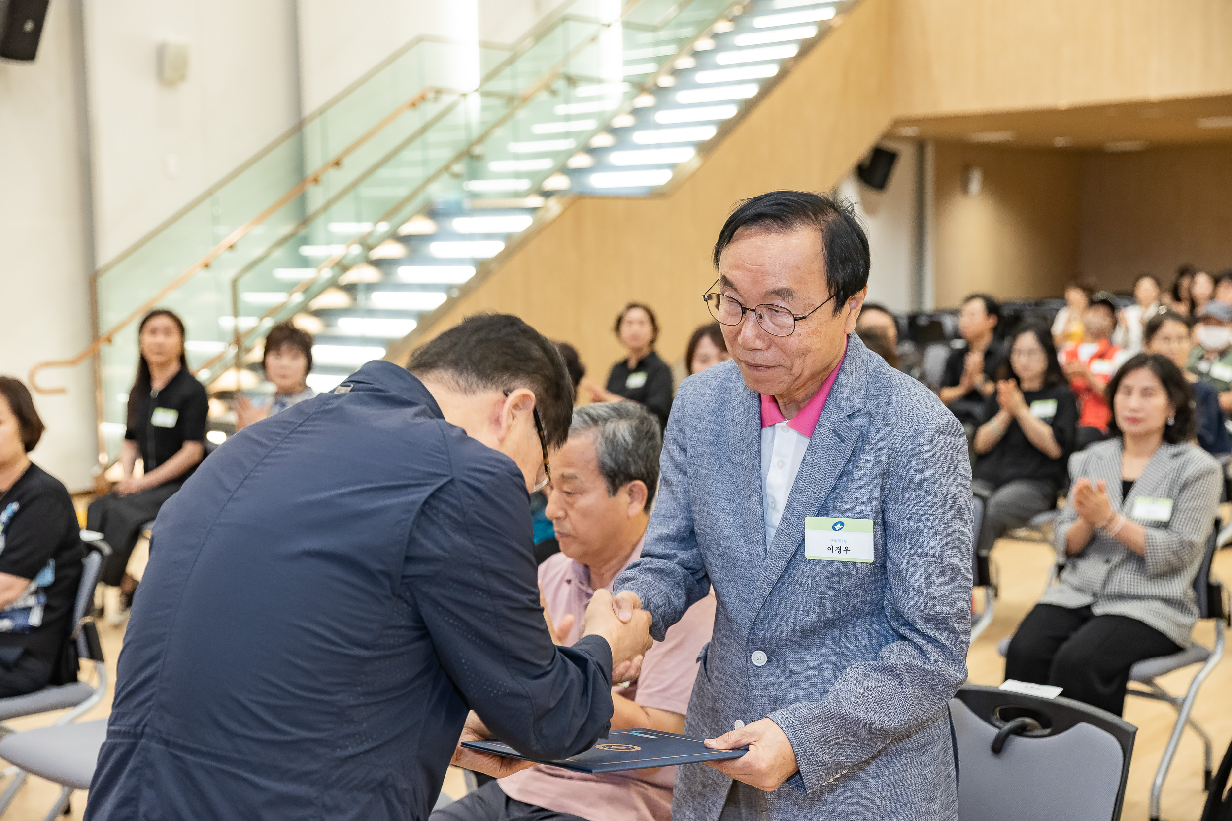 20250717-2025년 7월 정기 구민표창 수여식 20250717-085058_L_180108.jpg