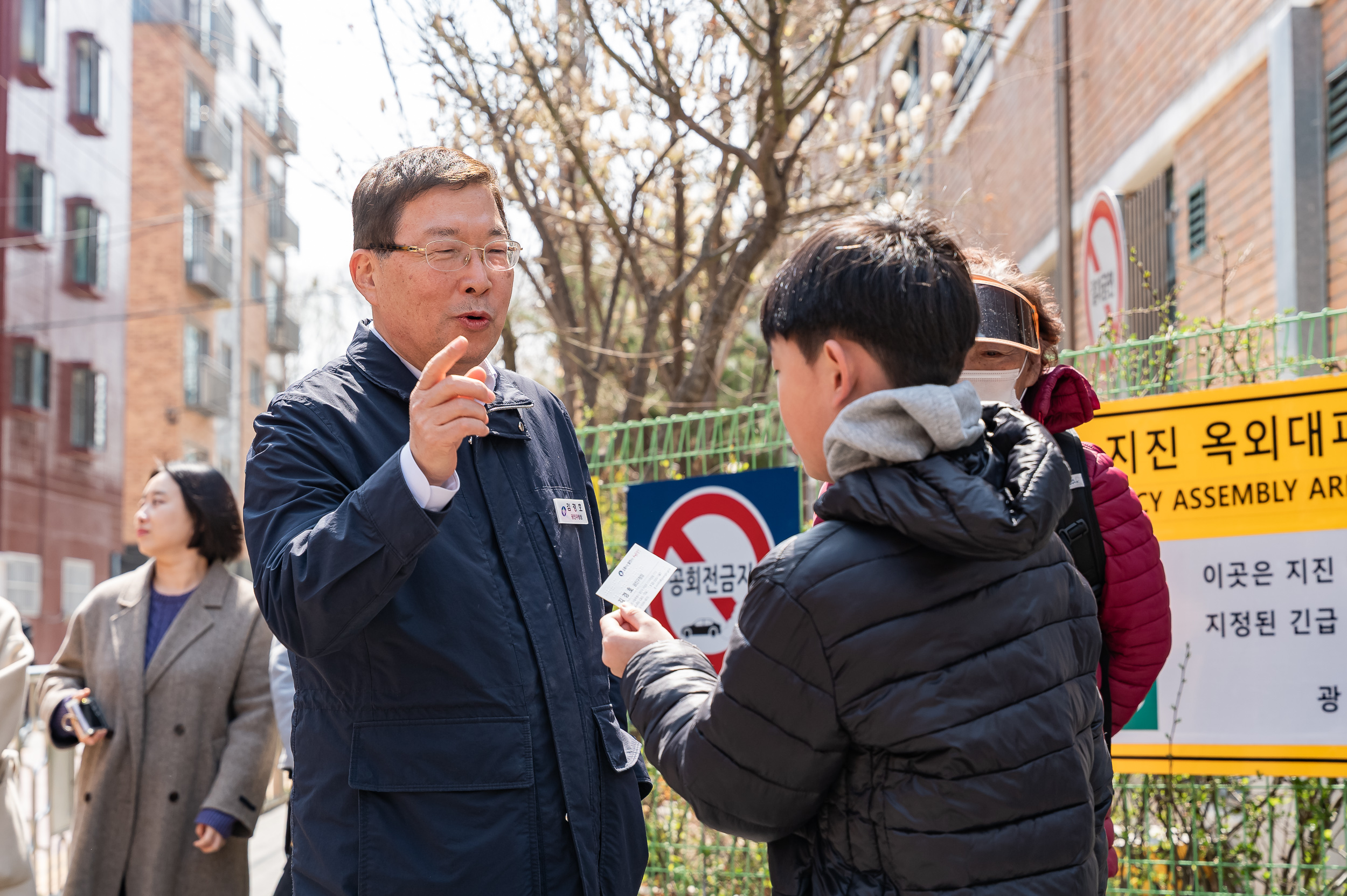 20250331-학교앞 소통 나들이(신자초등학교) 20250331-40986_L_152235.jpg