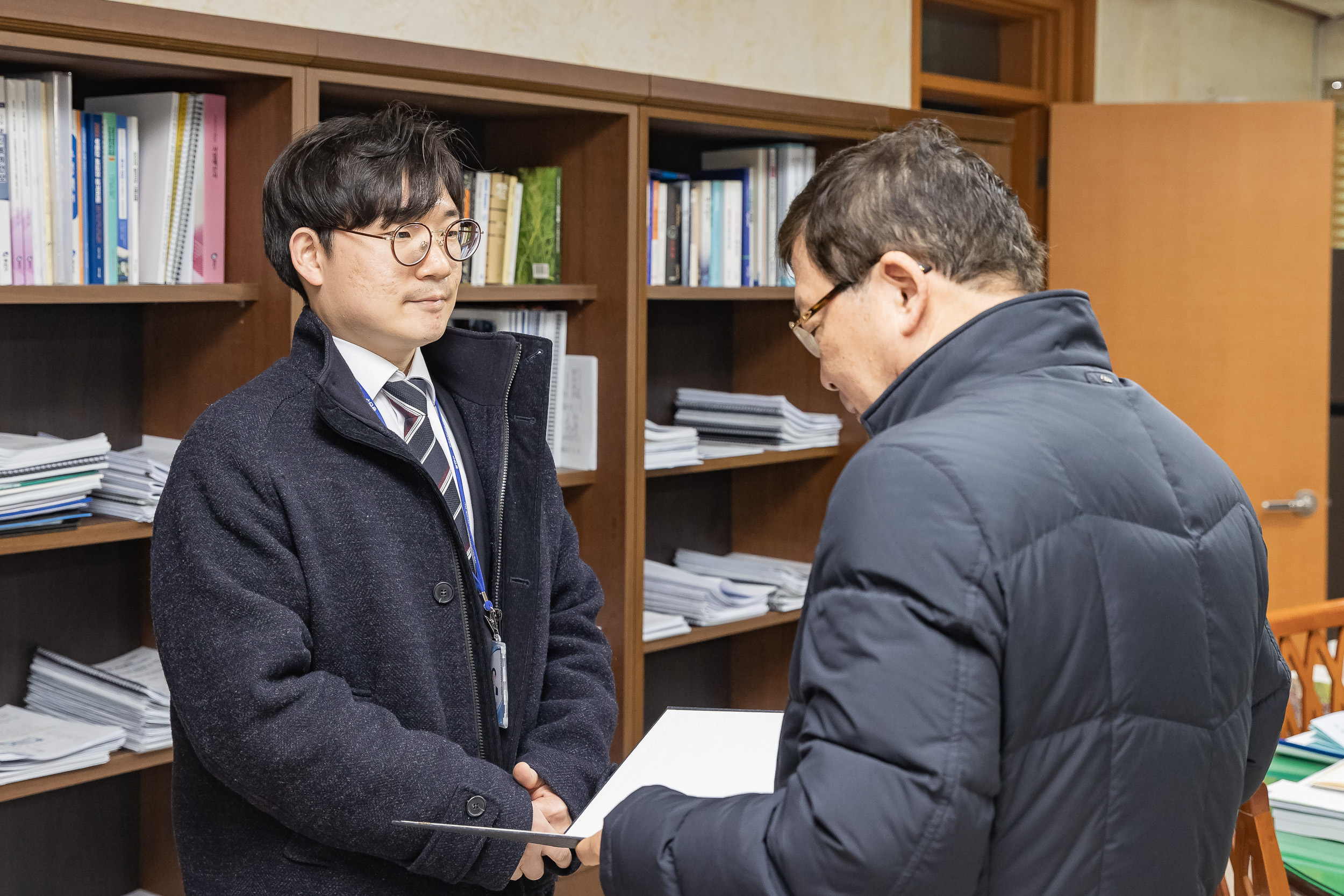 20250317-전입 및 신규임용 직원 발령장 수여 20250317-25640_L_154341.jpg