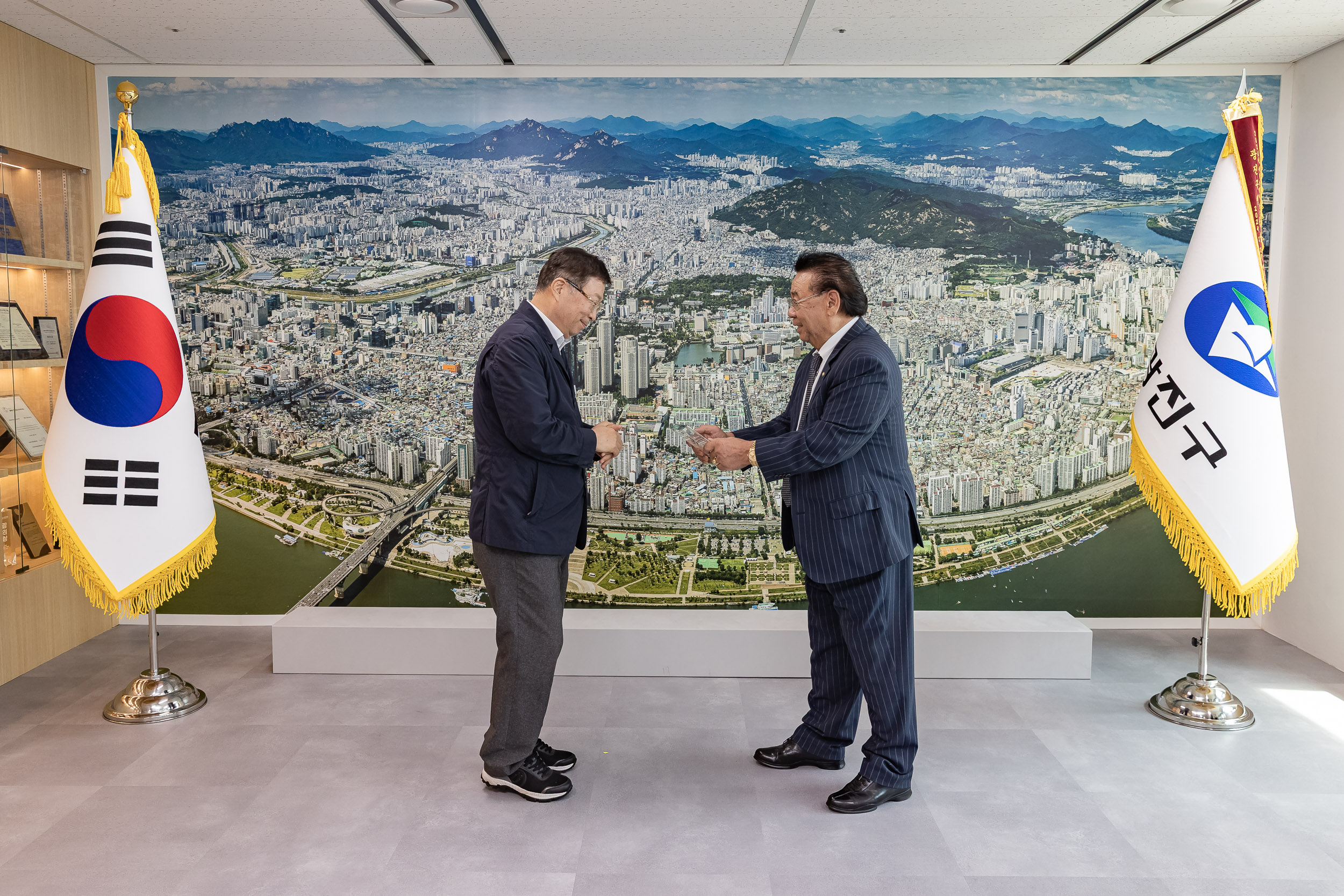 20250826-민주평화통일자문회의 감사패 수여 20250826-9000_L_151401.jpg