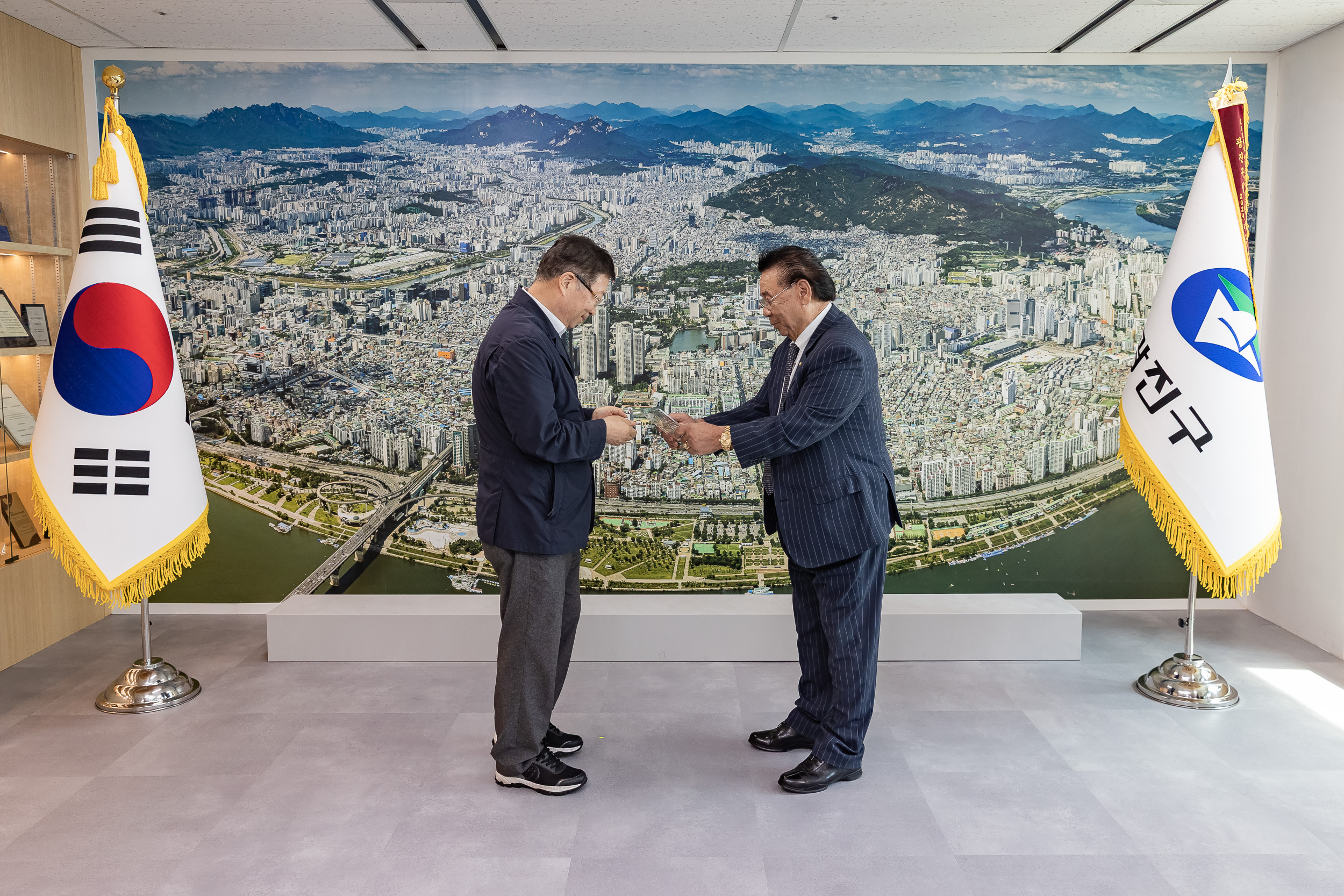 20250826-민주평화통일자문회의 감사패 수여 20250826-9004_L_151401.jpg