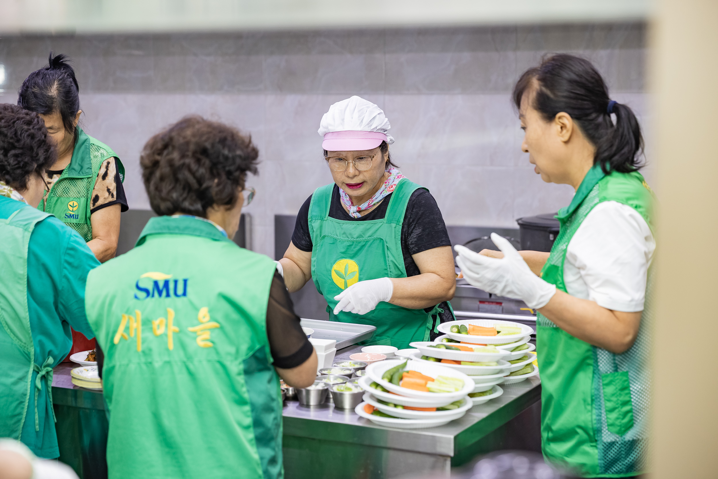 20250708-중곡4동 새마을부녀회 사랑의 삼계탕 및 밑반찬 나눔 행사 20250708-0087_L_151745.jpg