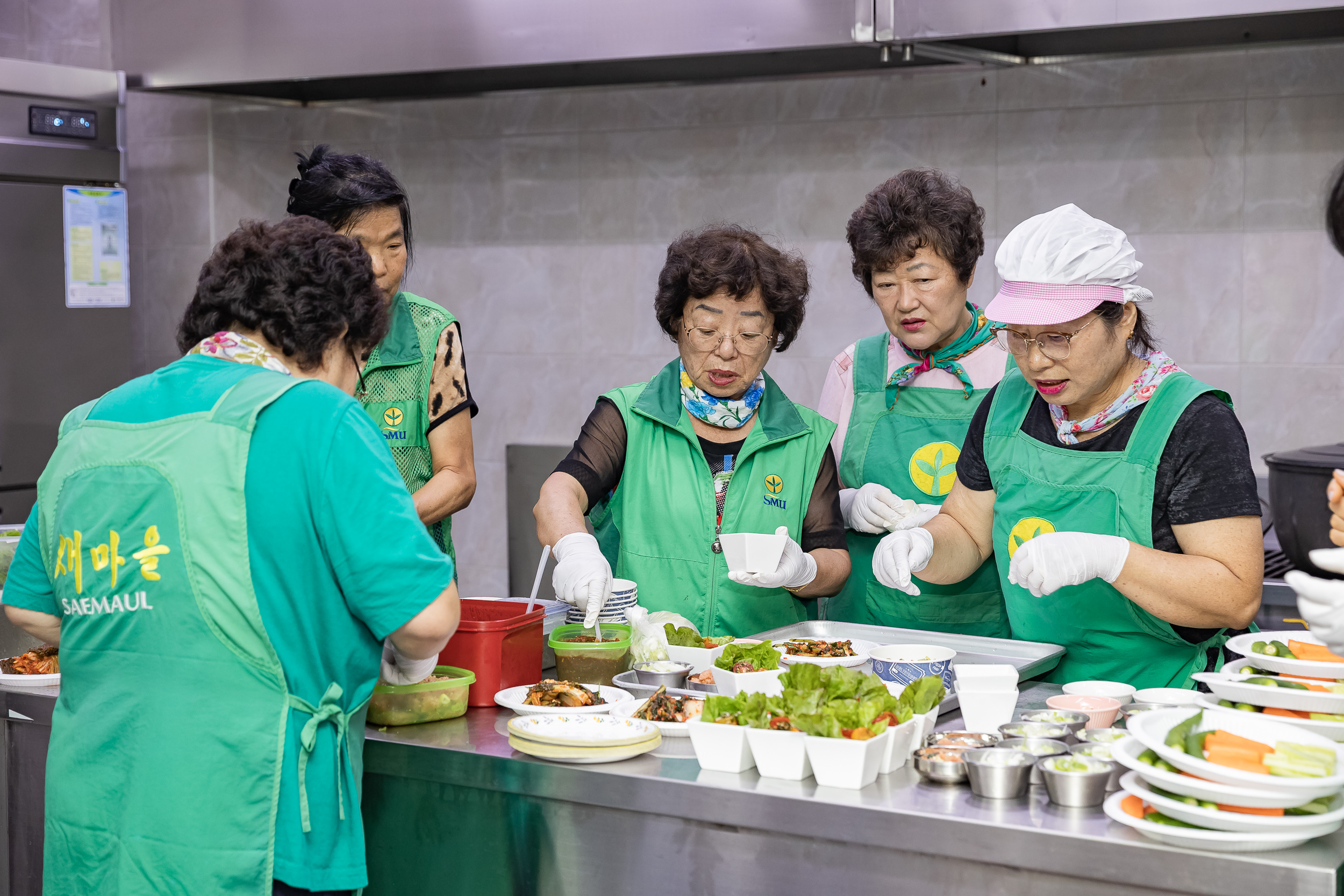 20250708-중곡4동 새마을부녀회 사랑의 삼계탕 및 밑반찬 나눔 행사 20250708-0466_L_151745.jpg