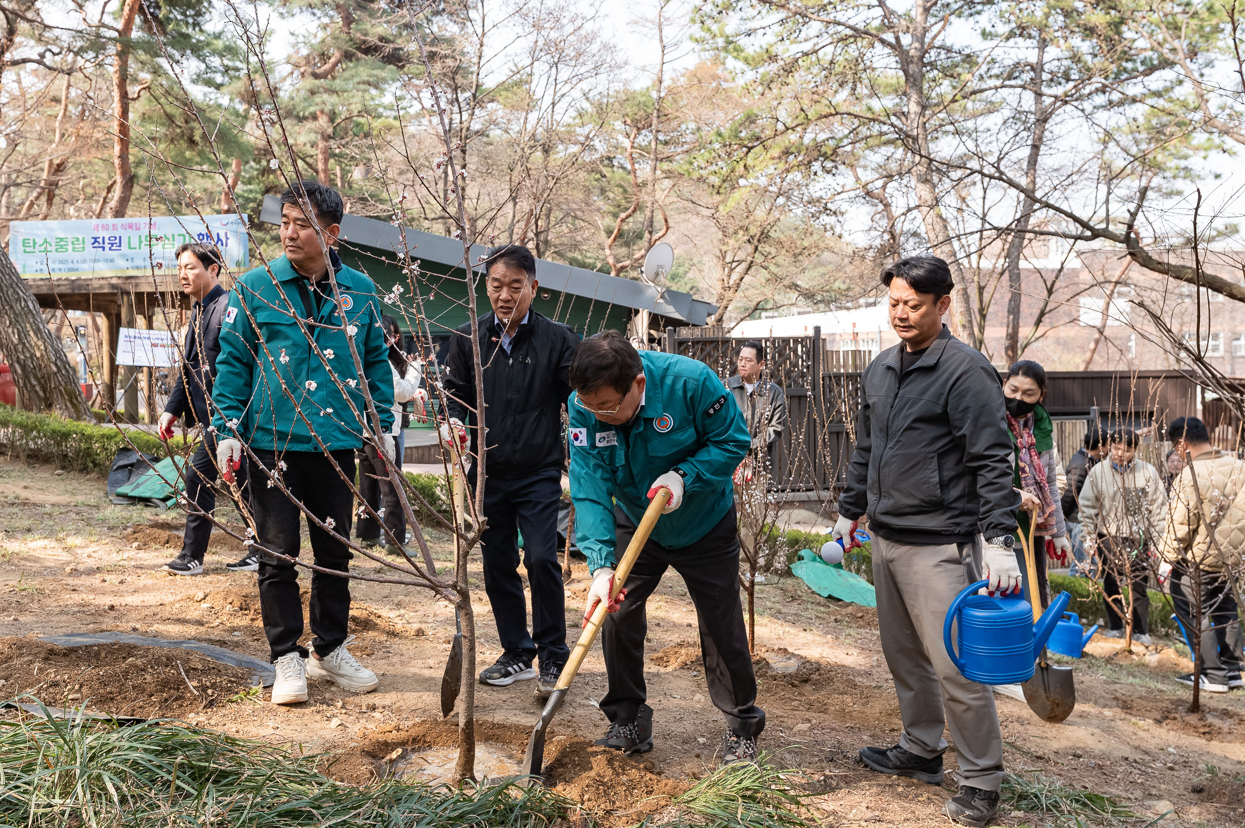 20250404-탄소중립 직원 나무심기 행사(제80회 식목일 기념) 20250404-44169_L_173029.jpg