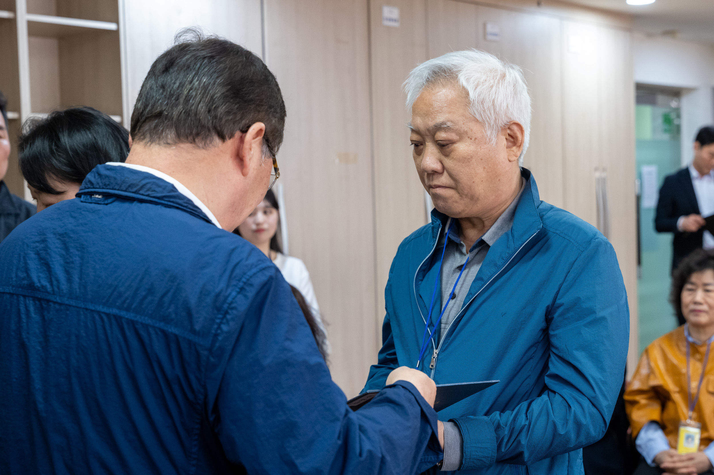 20250423-소비자식품위생감시원 위촉식 및 상반기 직무교육 20250423-59628_L_101736.jpg