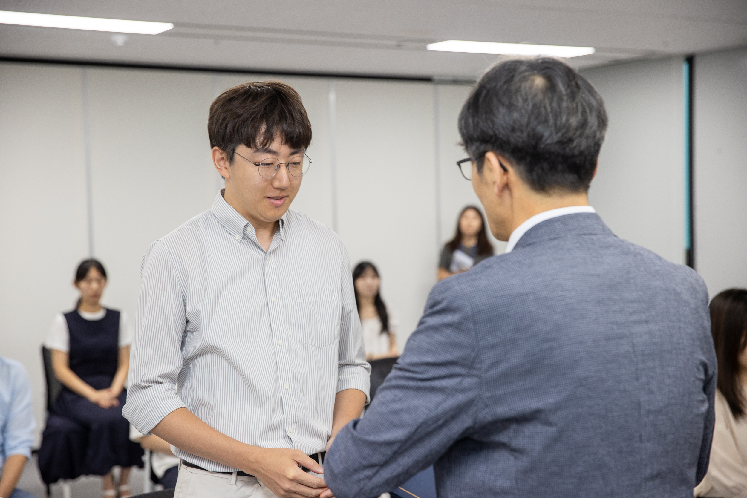 20250717-2025년 하반기 6급이하 과학기술직 정기인사 발령장 수여식 20250717-6306_L_175543.jpg