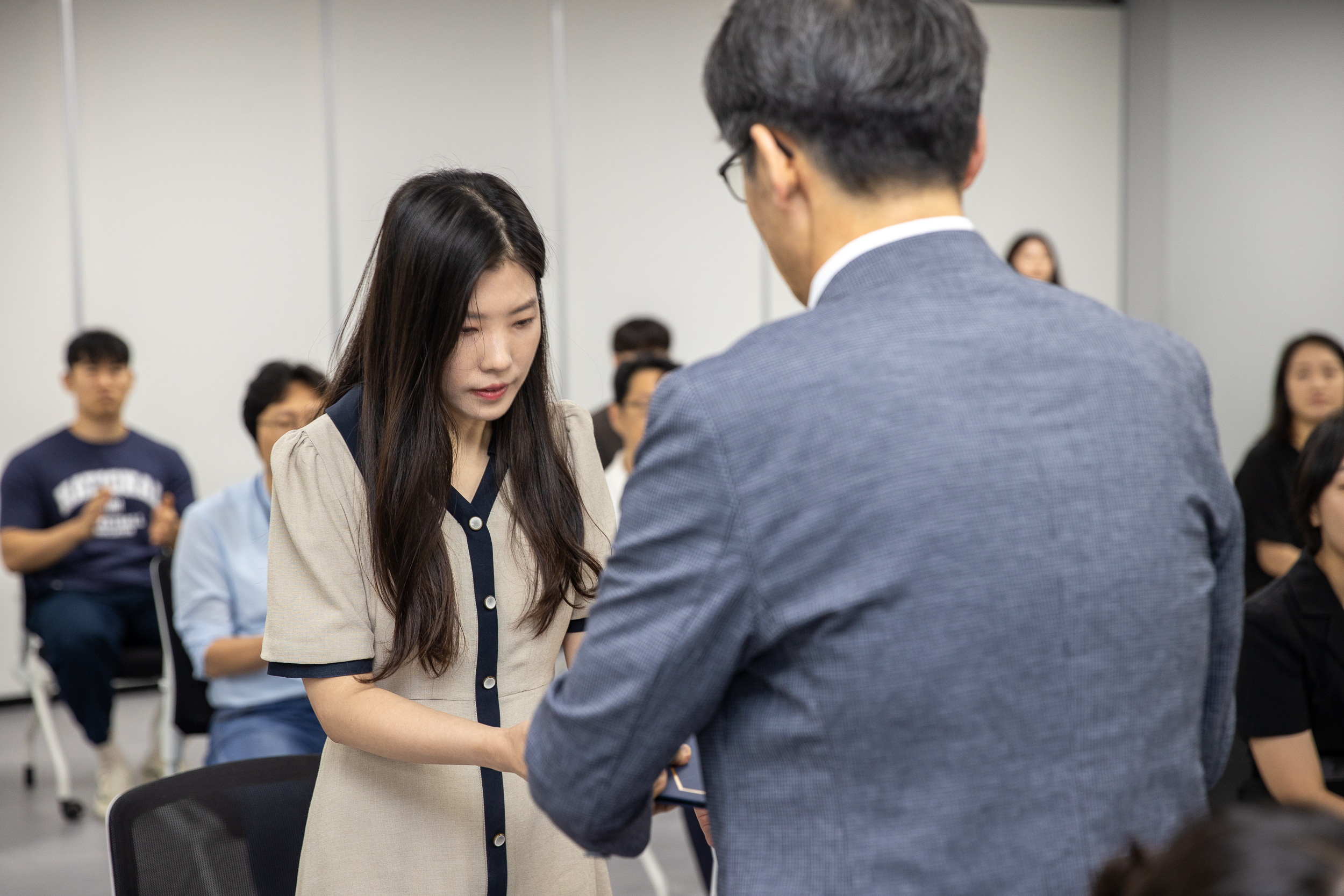 20250717-2025년 하반기 6급이하 과학기술직 정기인사 발령장 수여식 20250717-6314_L_175543.jpg