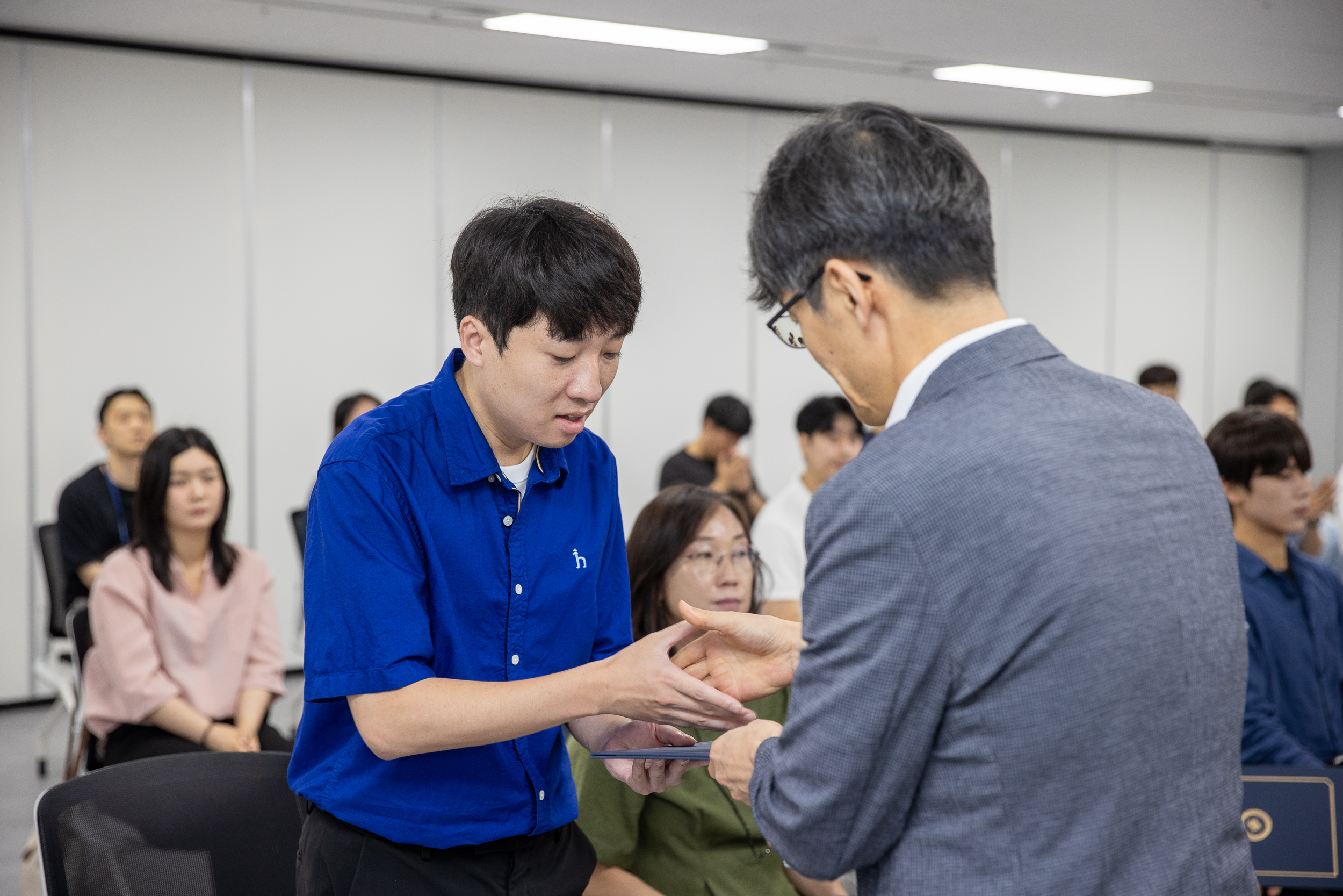 20250717-2025년 하반기 6급이하 과학기술직 정기인사 발령장 수여식 20250717-6360_L_175544.jpg
