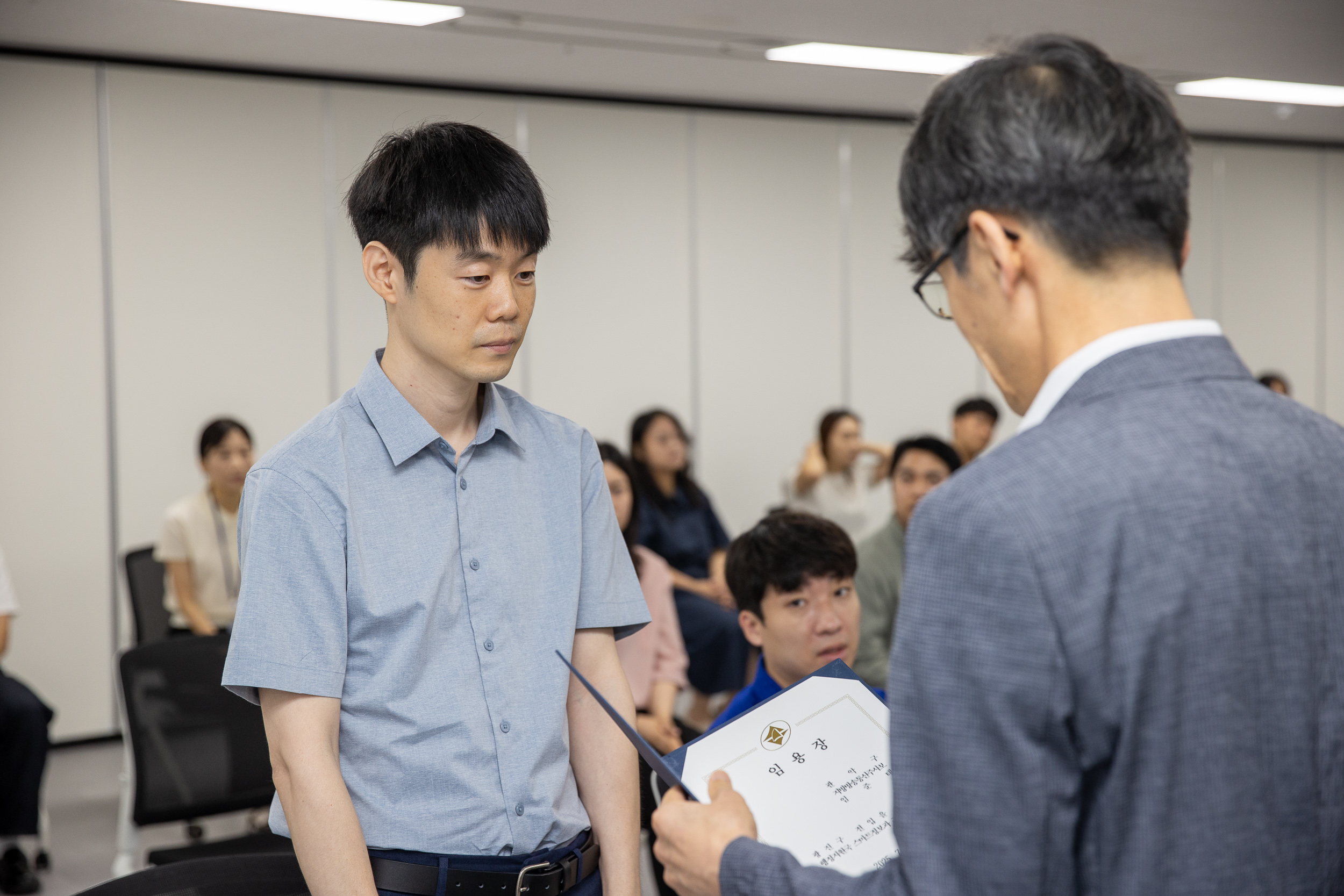 20250717-2025년 하반기 6급이하 과학기술직 정기인사 발령장 수여식 20250717-6365_L_175544.jpg