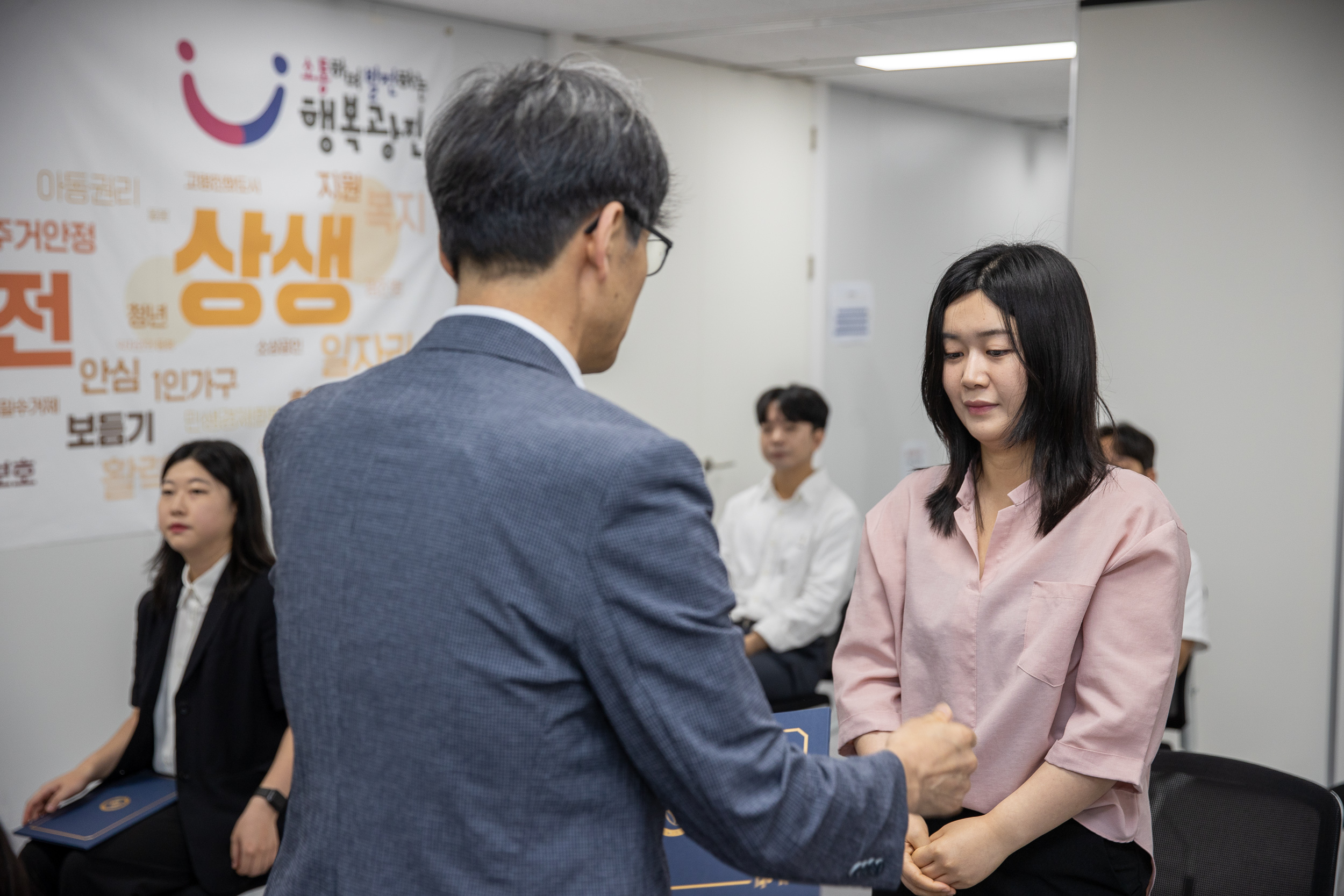 20250717-2025년 하반기 6급이하 과학기술직 정기인사 발령장 수여식 20250717-6383_L_175544.jpg