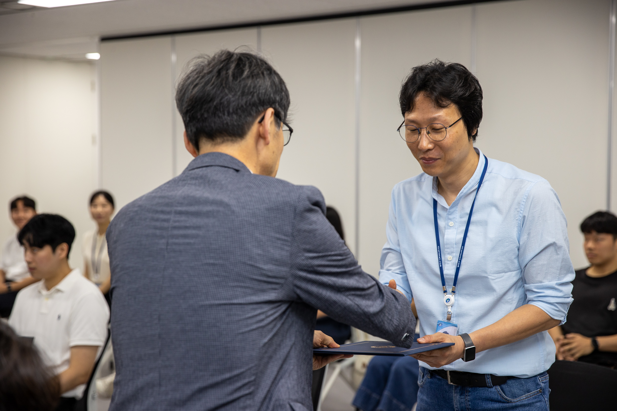 20250717-2025년 하반기 6급이하 과학기술직 정기인사 발령장 수여식 20250717-6416_L_175544.jpg