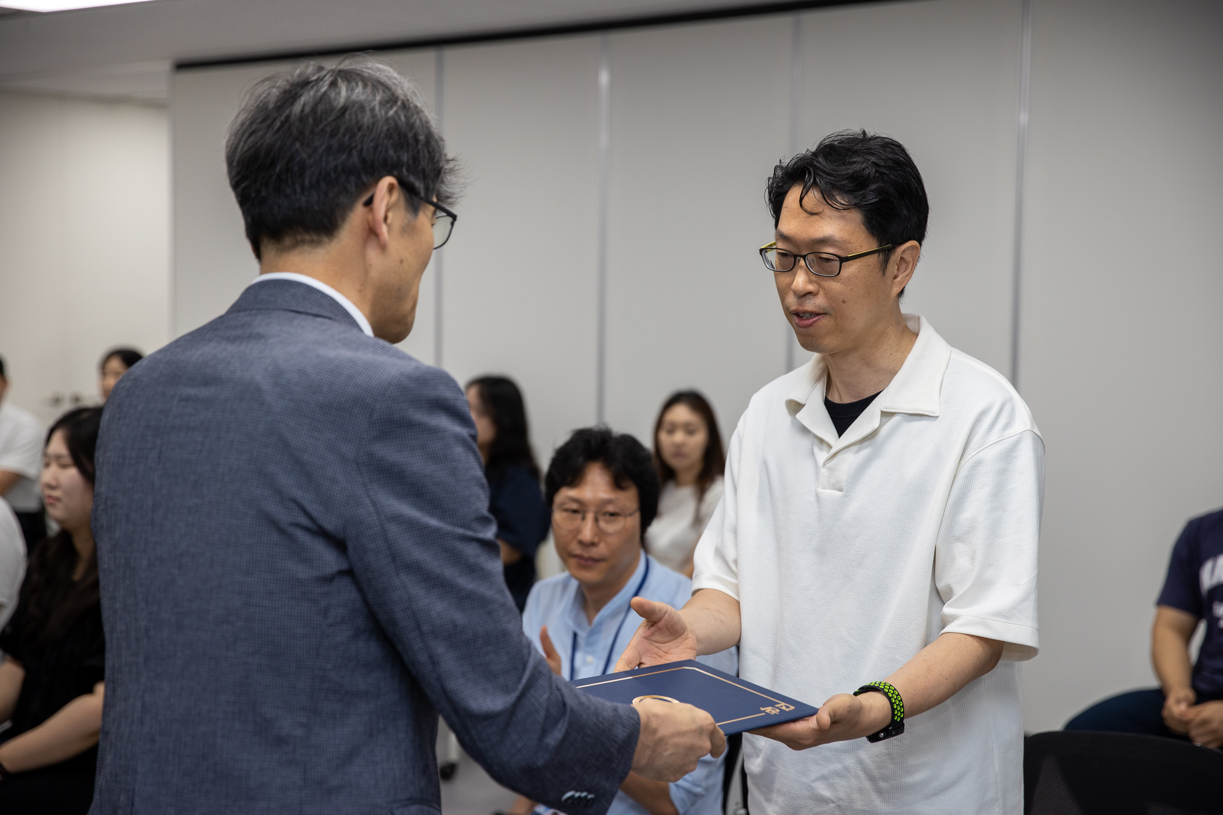 20250717-2025년 하반기 6급이하 과학기술직 정기인사 발령장 수여식 20250717-6424_L_175544.jpg