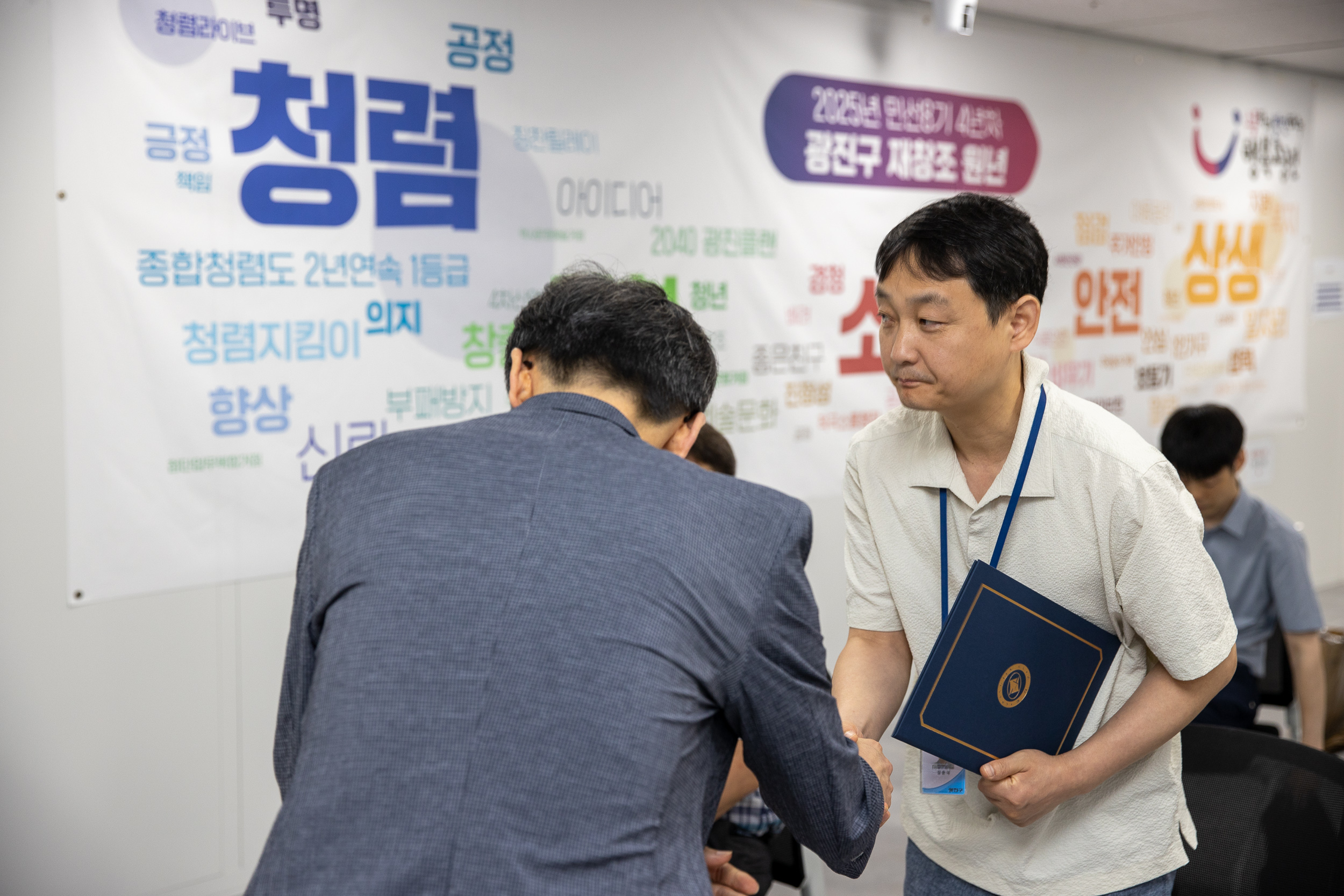 20250717-2025년 하반기 6급이하 과학기술직 정기인사 발령장 수여식 20250717-6200_L_175543.jpg