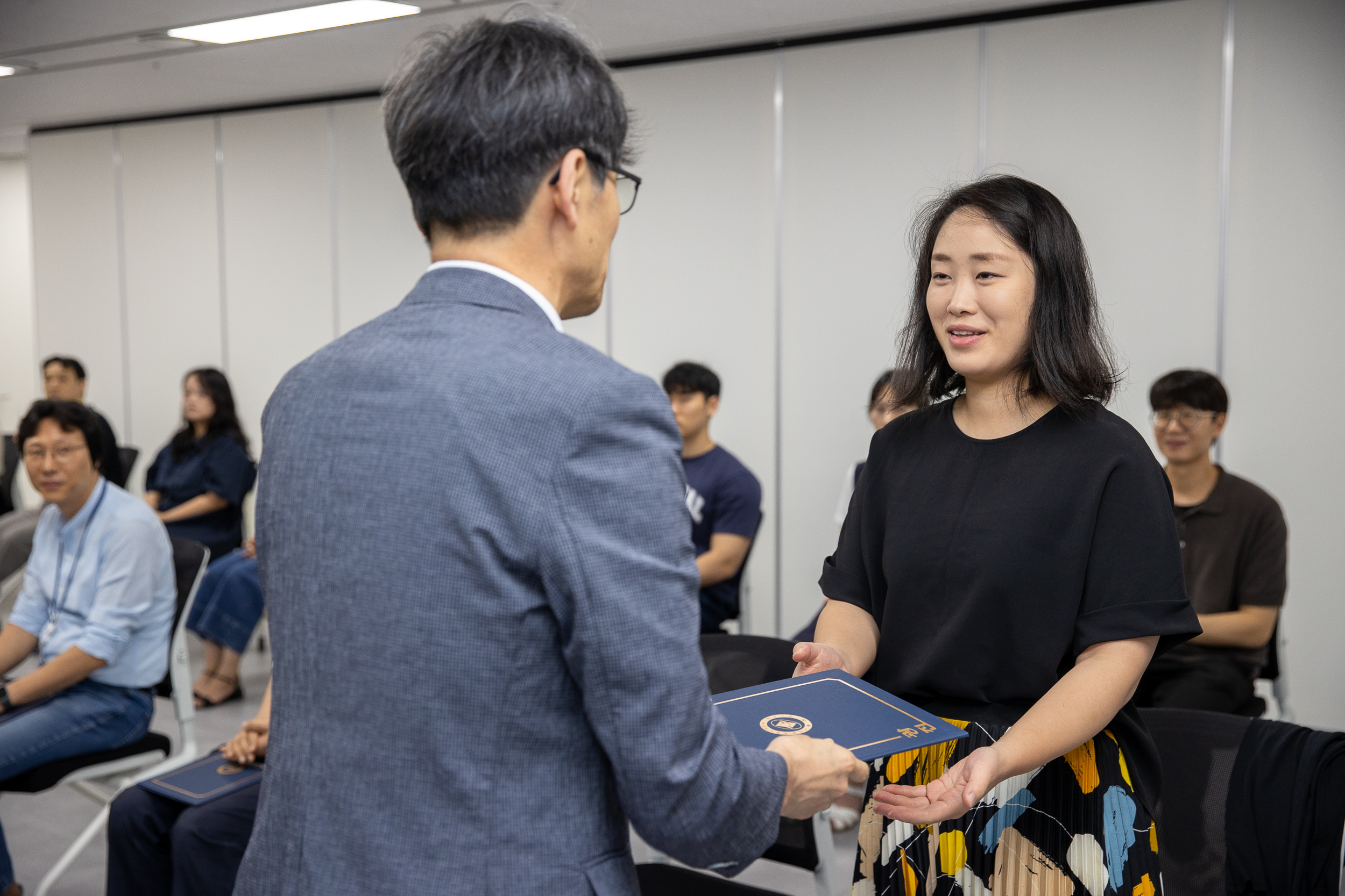 20250717-2025년 하반기 6급이하 과학기술직 정기인사 발령장 수여식 20250717-6435_L_175544.jpg