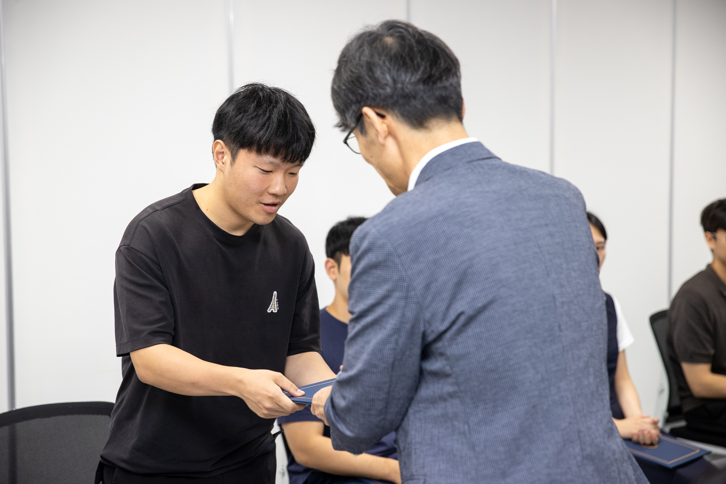 20250717-2025년 하반기 6급이하 과학기술직 정기인사 발령장 수여식 20250717-6472_L_175544.jpg