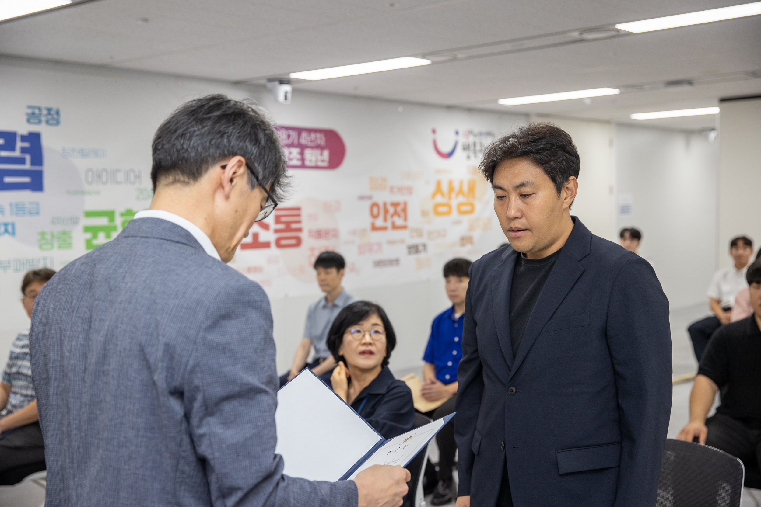 20250717-2025년 하반기 6급이하 과학기술직 정기인사 발령장 수여식 20250717-6213_L_175543.jpg