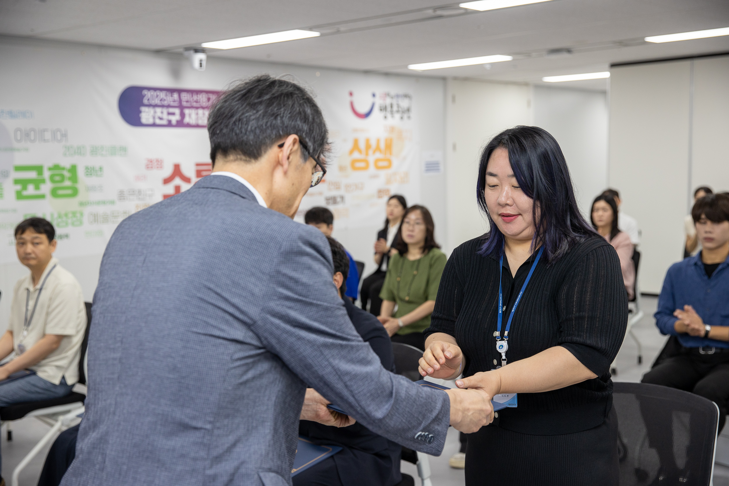 20250717-2025년 하반기 6급이하 과학기술직 정기인사 발령장 수여식 20250717-6222_L_175543.jpg