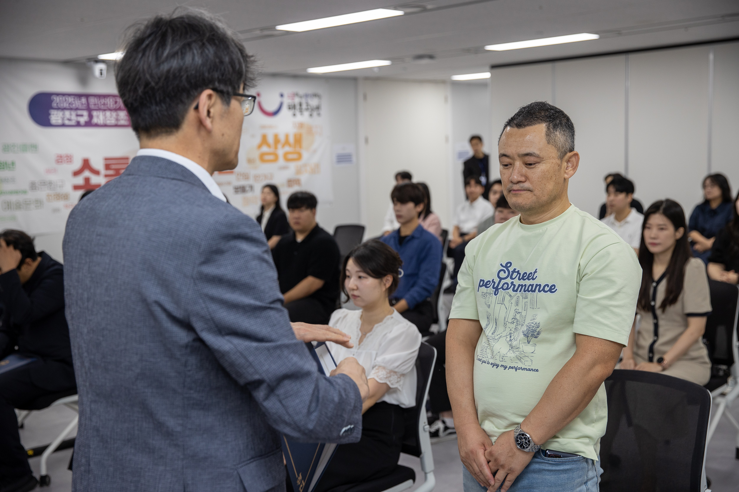 20250717-2025년 하반기 6급이하 과학기술직 정기인사 발령장 수여식 20250717-6235_L_175543.jpg