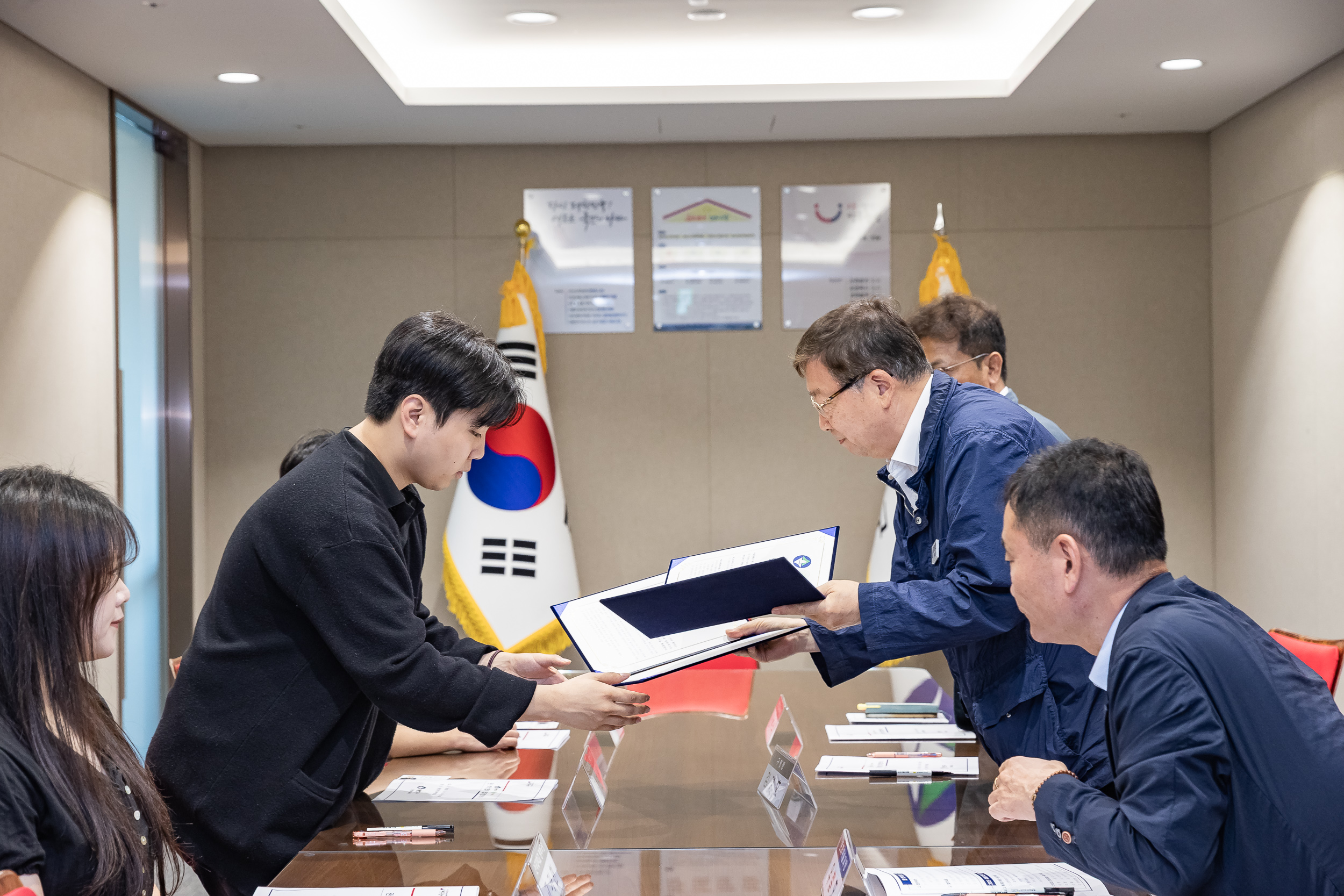 20250611-건국대학교 총학생회 청춘대로 축제 업무협약 20250611-102059_L_143730.jpg