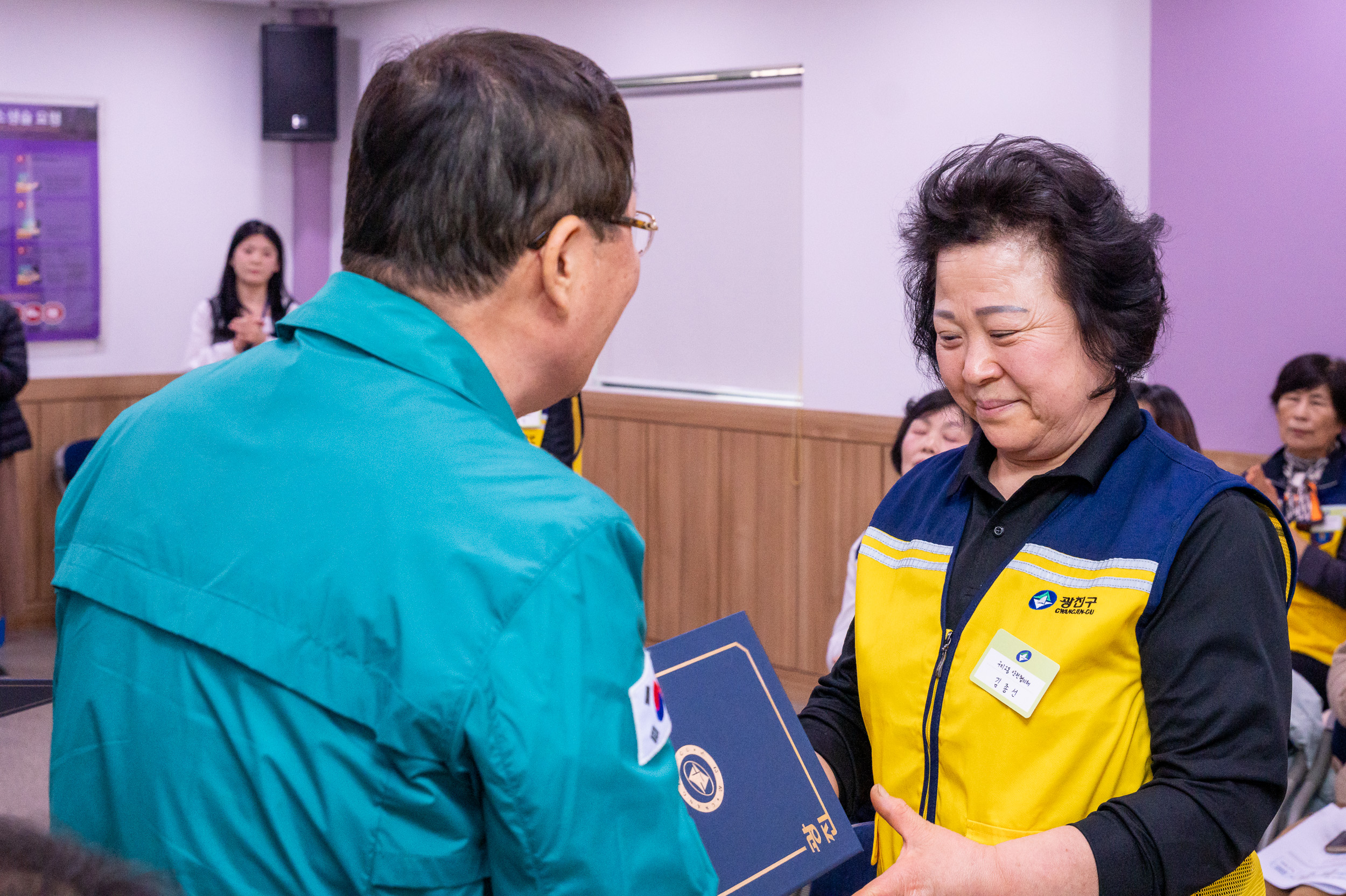 20250502-동 안전협의체 위촉장 수여식 및 역량강화교육 20250502-68899_L_204458.jpg