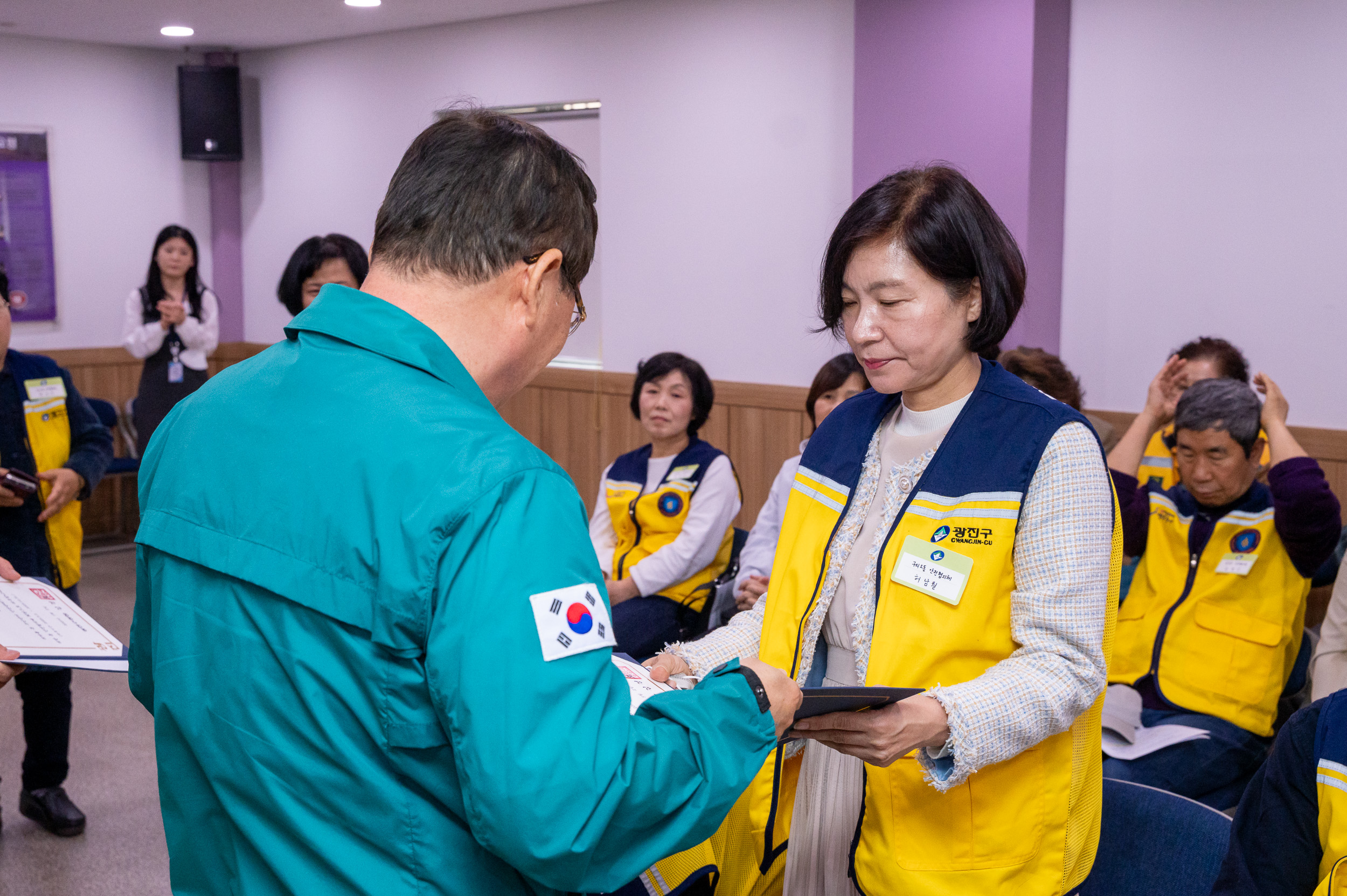 20250502-동 안전협의체 위촉장 수여식 및 역량강화교육 20250502-68905_L_204458.jpg