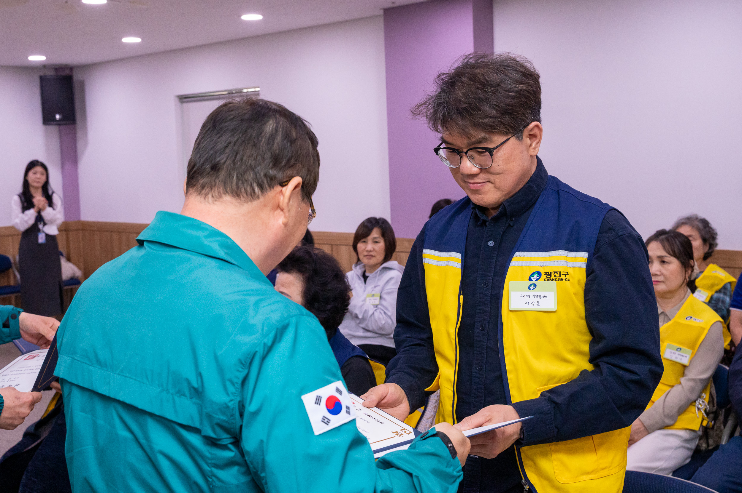 20250502-동 안전협의체 위촉장 수여식 및 역량강화교육 20250502-68917_L_204458.jpg