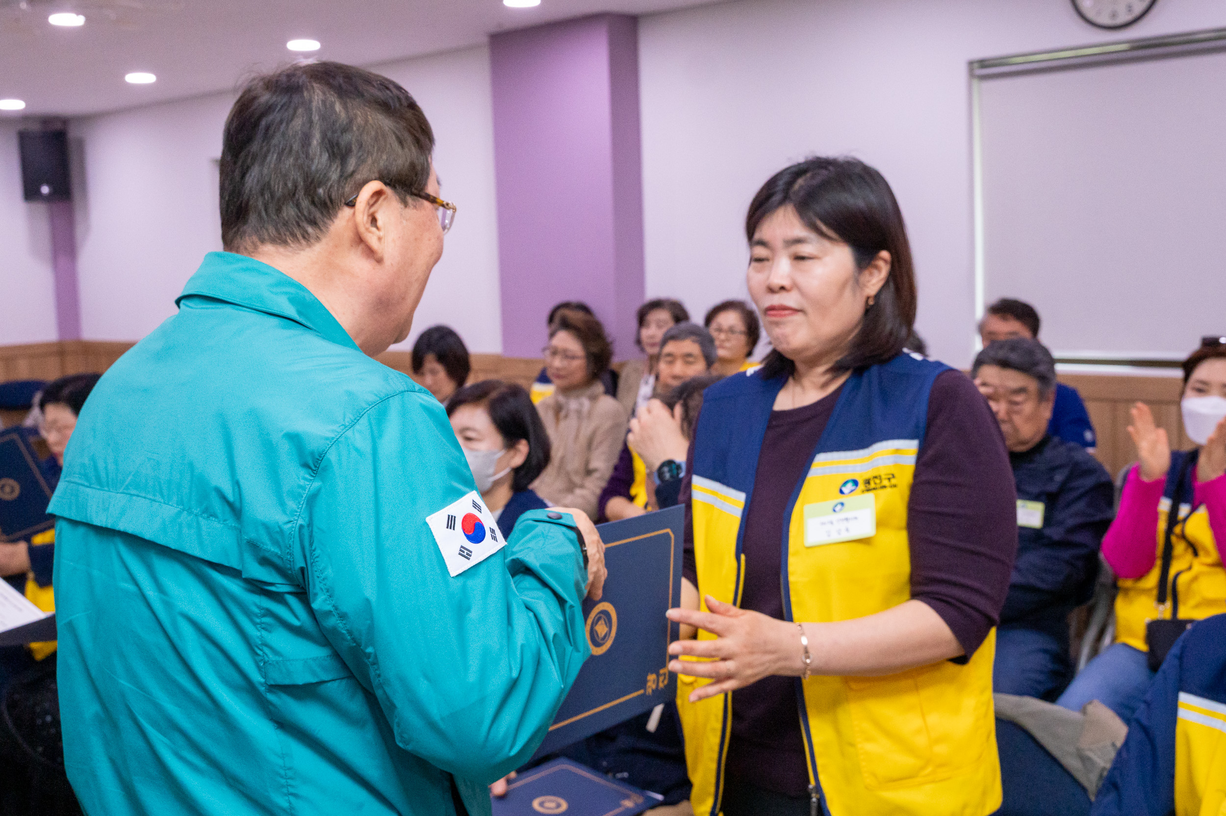 20250502-동 안전협의체 위촉장 수여식 및 역량강화교육 20250502-68924_L_204458.jpg