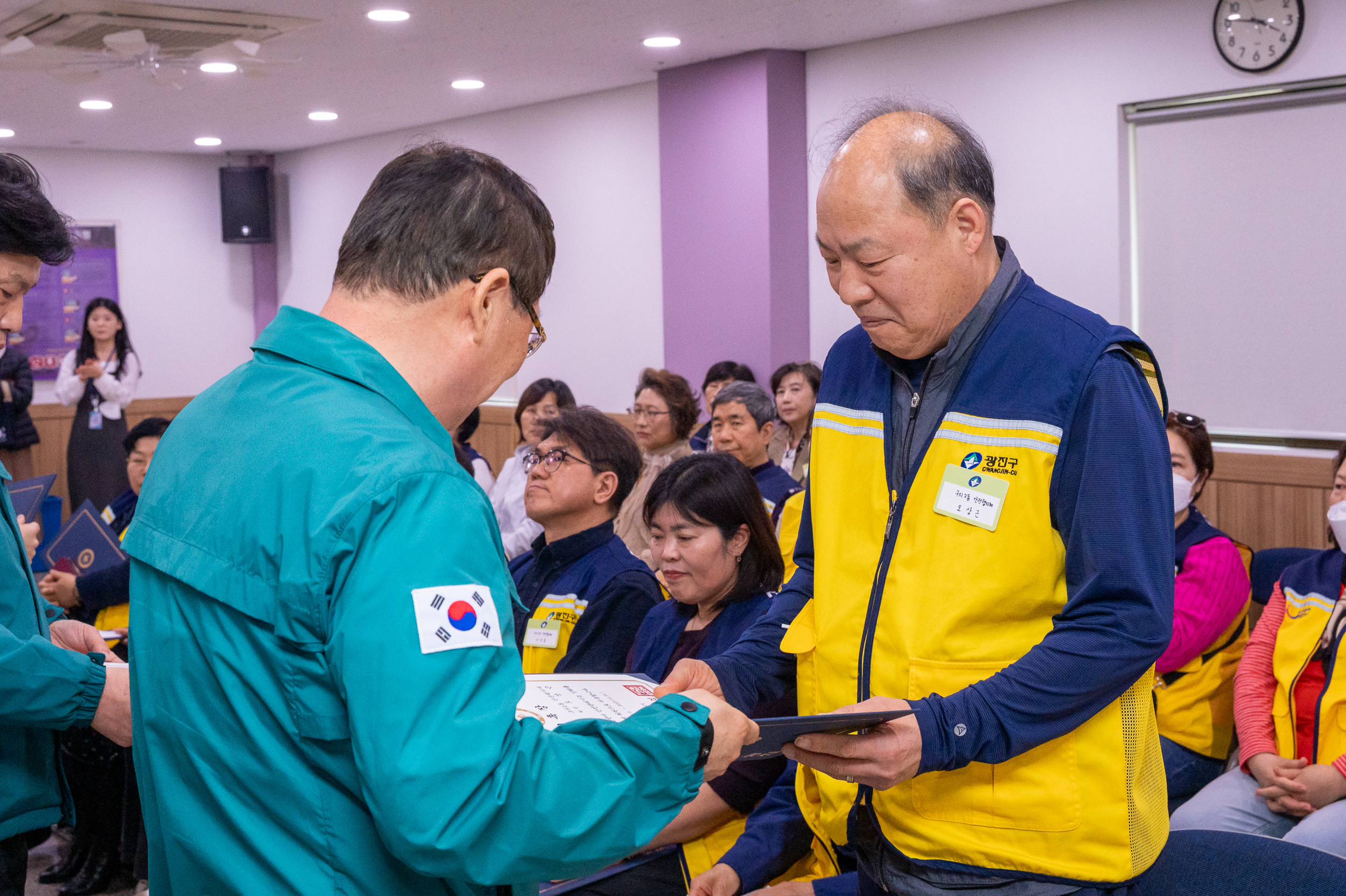 20250502-동 안전협의체 위촉장 수여식 및 역량강화교육 20250502-68936_L_204458.jpg