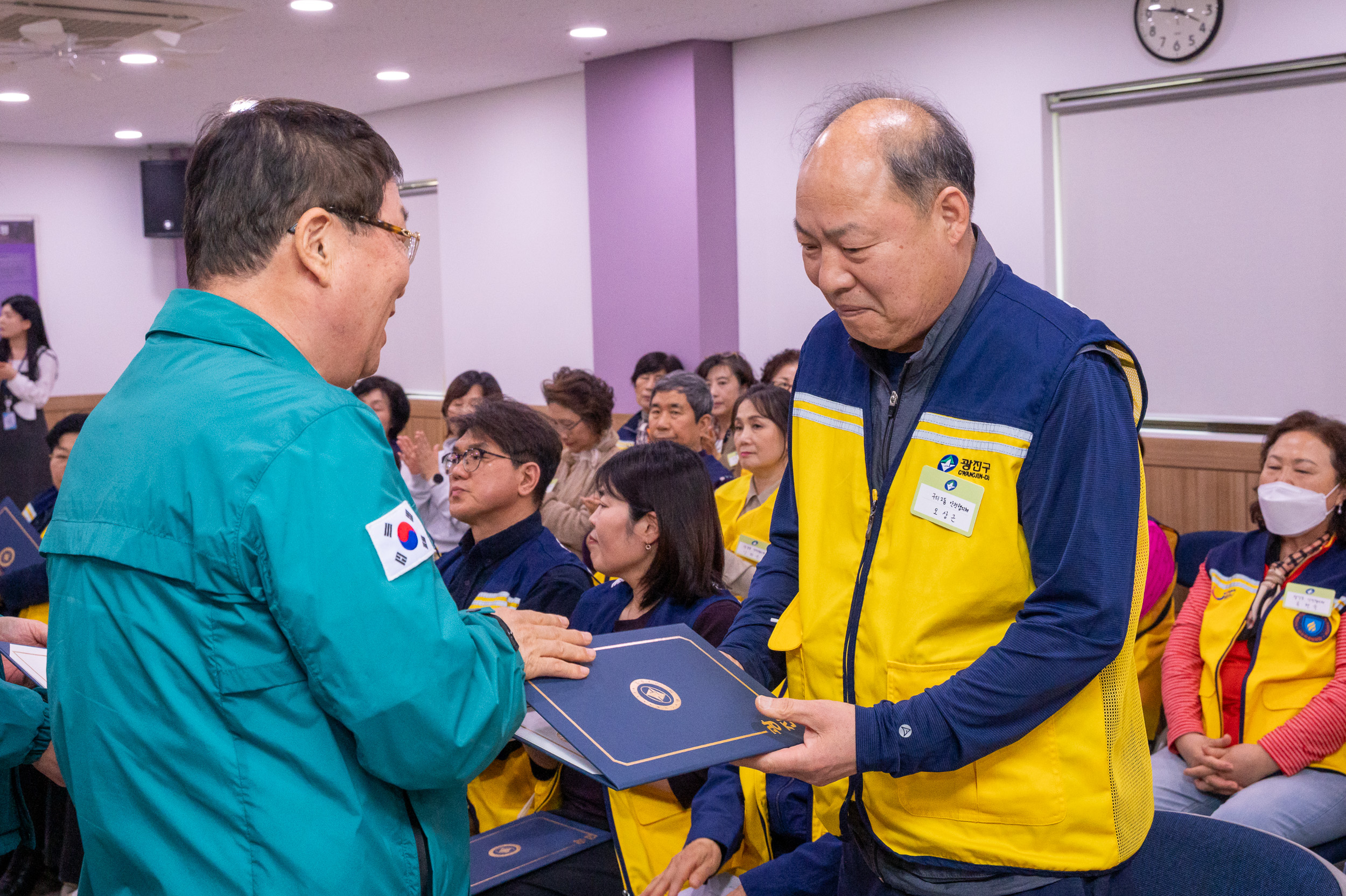 20250502-동 안전협의체 위촉장 수여식 및 역량강화교육 20250502-68944_L_204458.jpg