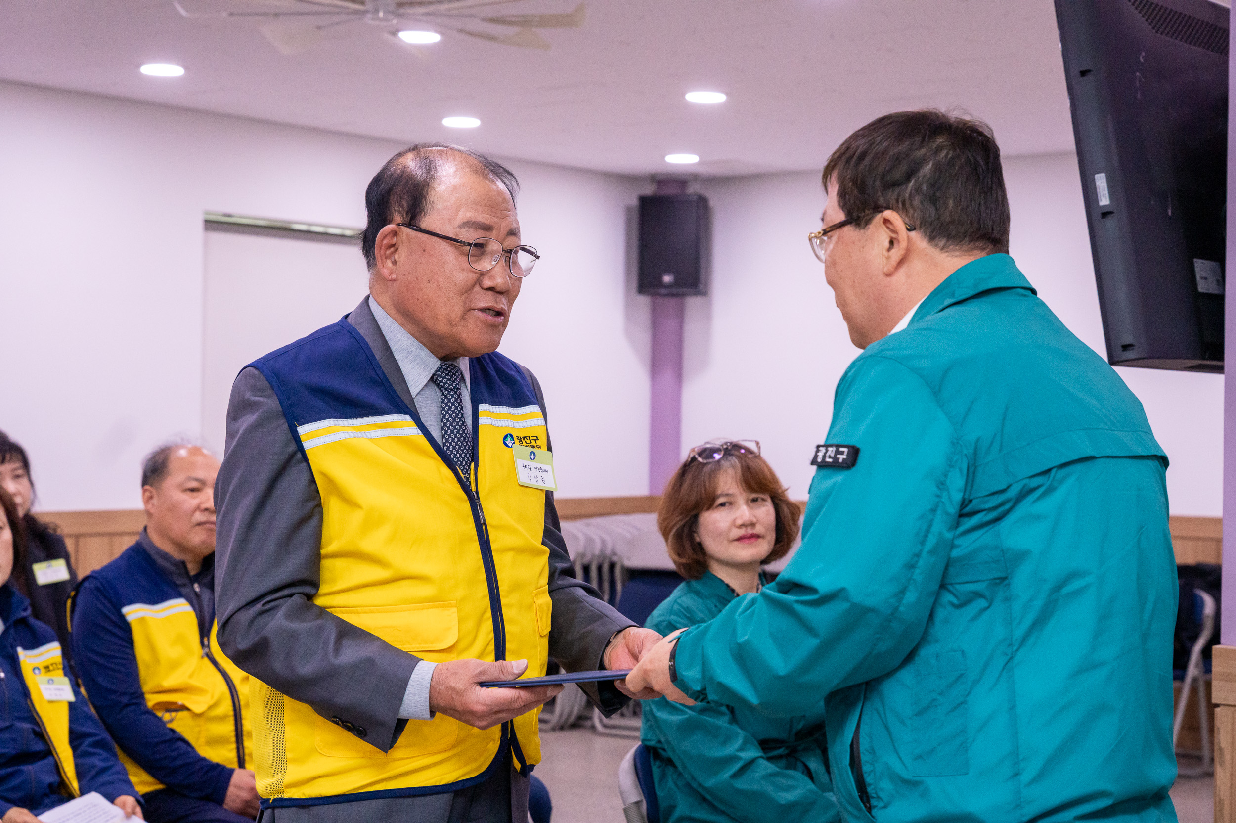 20250502-동 안전협의체 위촉장 수여식 및 역량강화교육 20250502-68827_L_204457.jpg