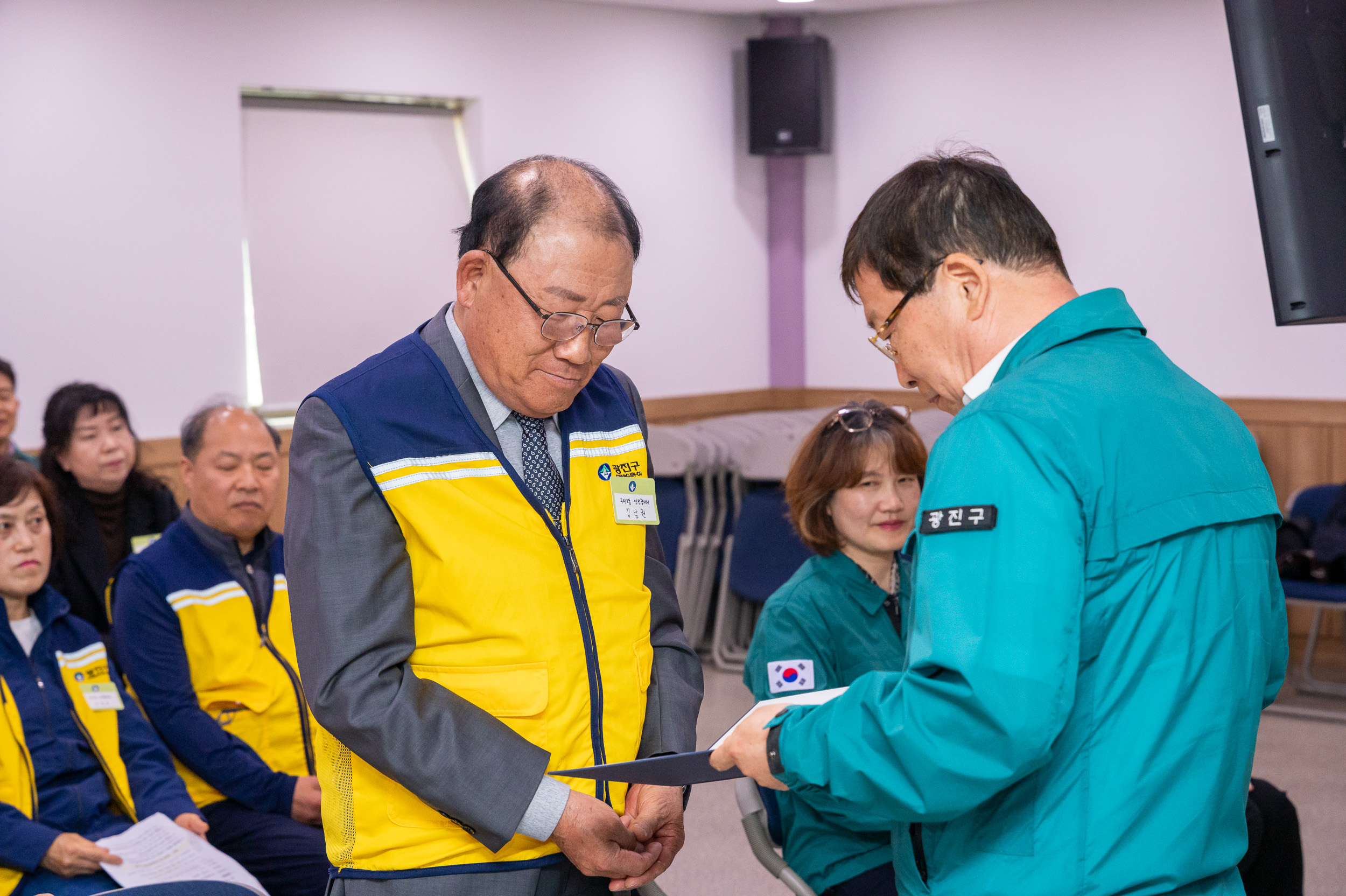 20250502-동 안전협의체 위촉장 수여식 및 역량강화교육 20250502-68821_L_204457.jpg