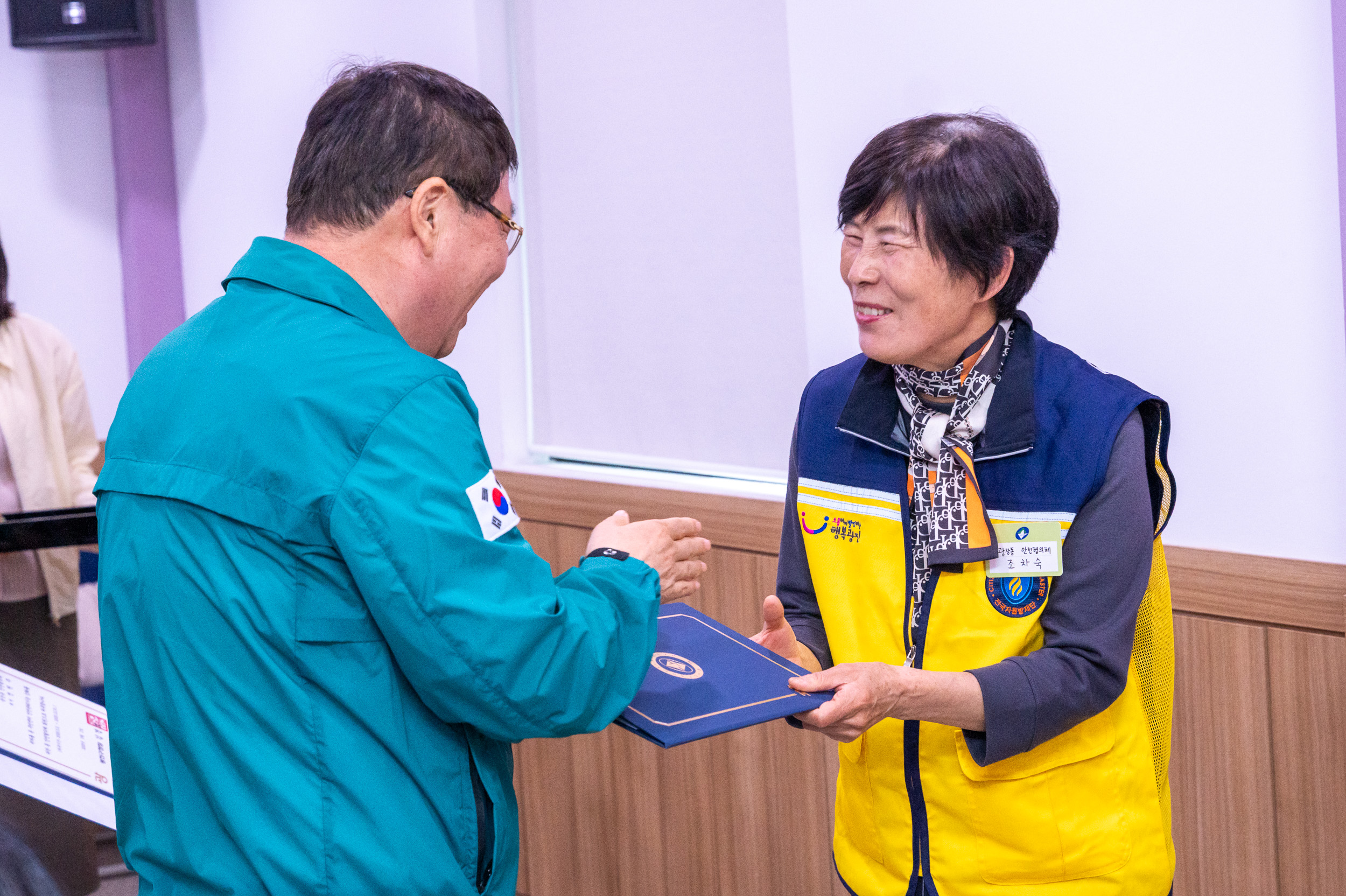 20250502-동 안전협의체 위촉장 수여식 및 역량강화교육 20250502-69081_L_204459.jpg