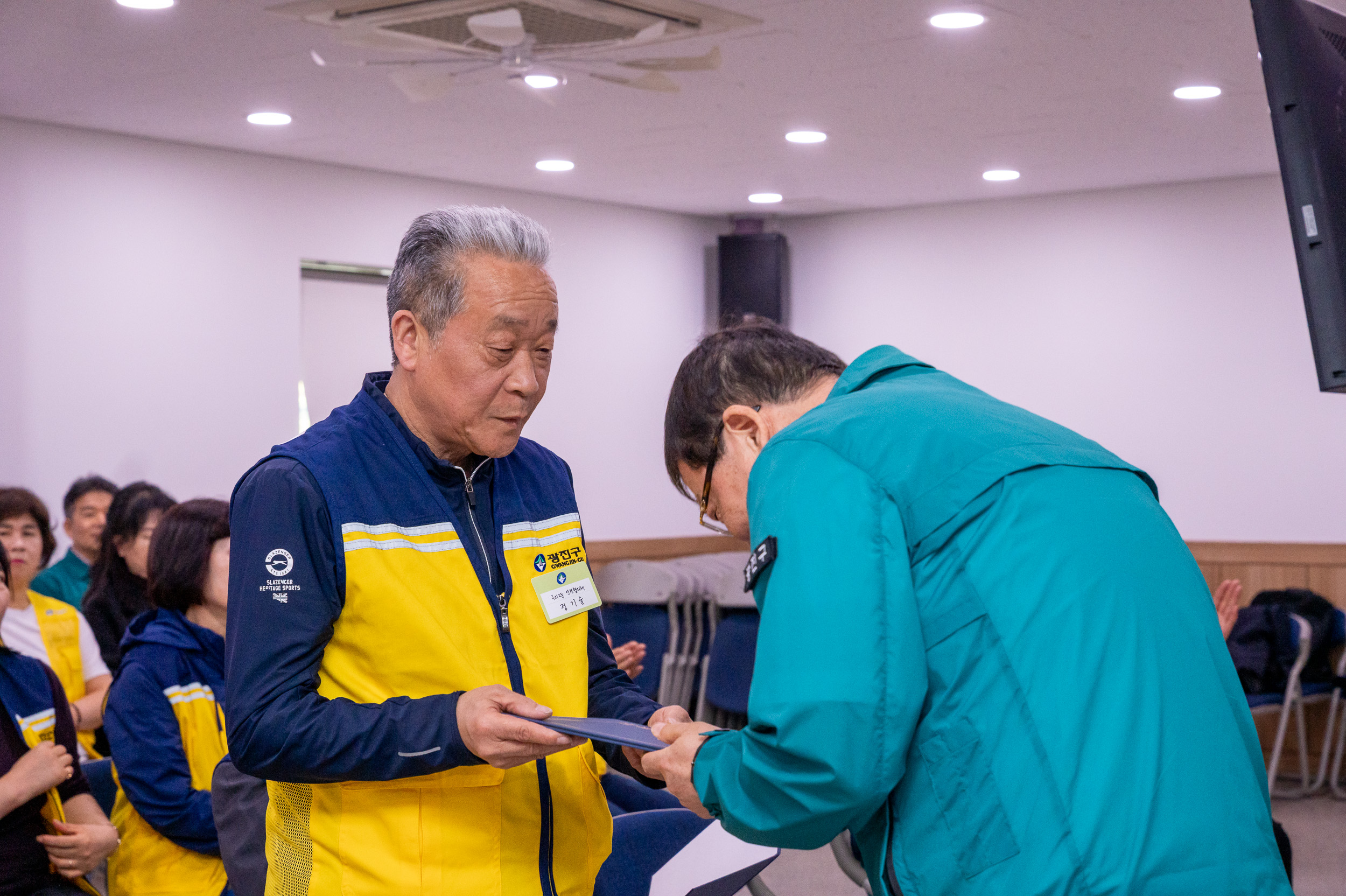 20250502-동 안전협의체 위촉장 수여식 및 역량강화교육 20250502-68837_L_204457.jpg