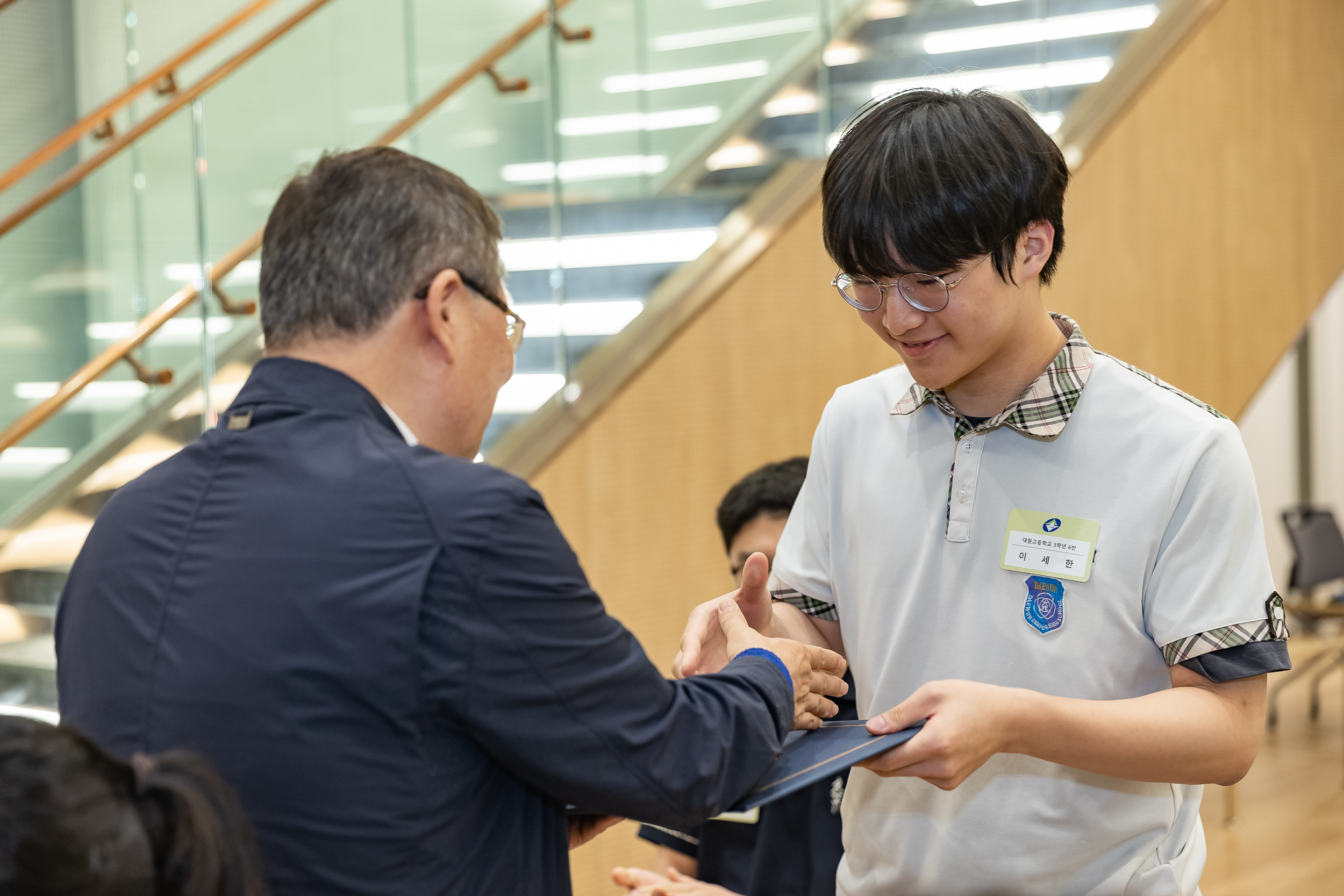 20250619-2025년 청소년의 달 기념 광진구 모범청소년 표창 수여식 20250619-113245_L_200725.jpg