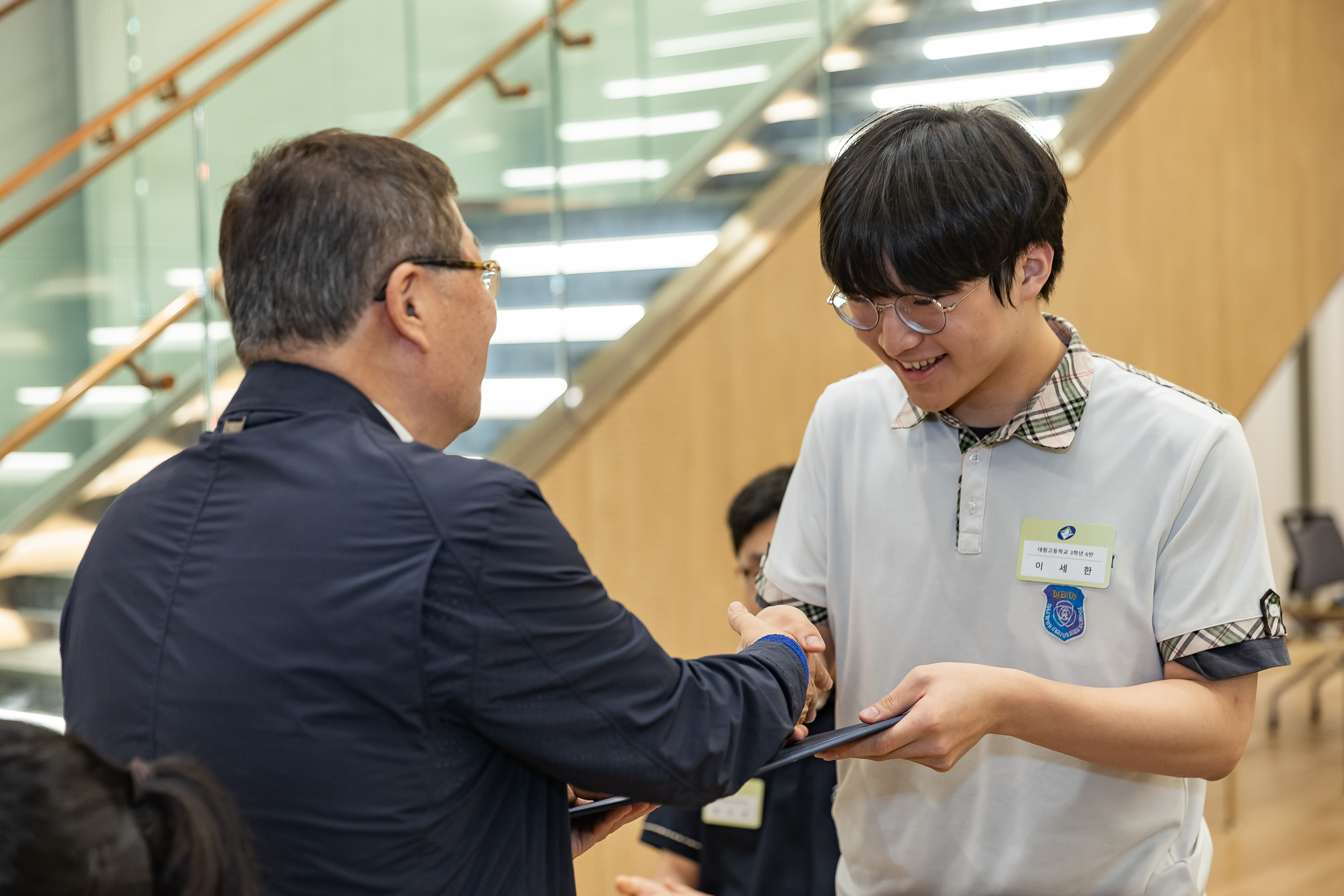 20250619-2025년 청소년의 달 기념 광진구 모범청소년 표창 수여식 20250619-113247_L_200725.jpg
