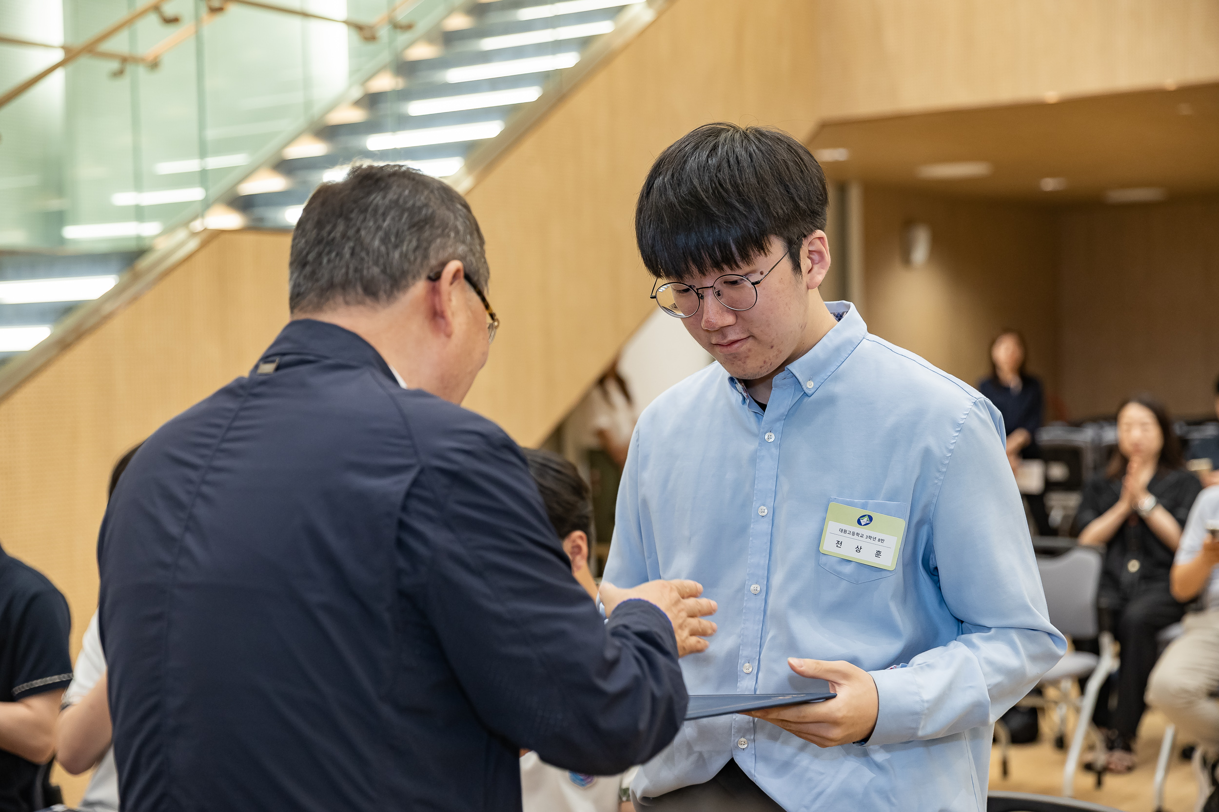 20250619-2025년 청소년의 달 기념 광진구 모범청소년 표창 수여식 20250619-113276_L_200725.jpg