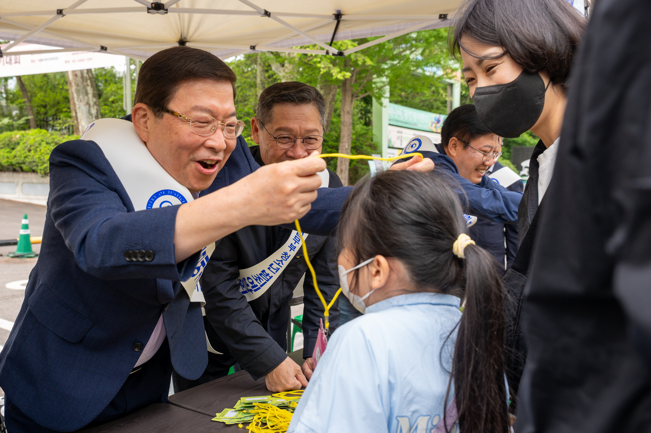 20250505-어린이날 이름표달아주기 행사 20250505-70040_L_102031.jpg