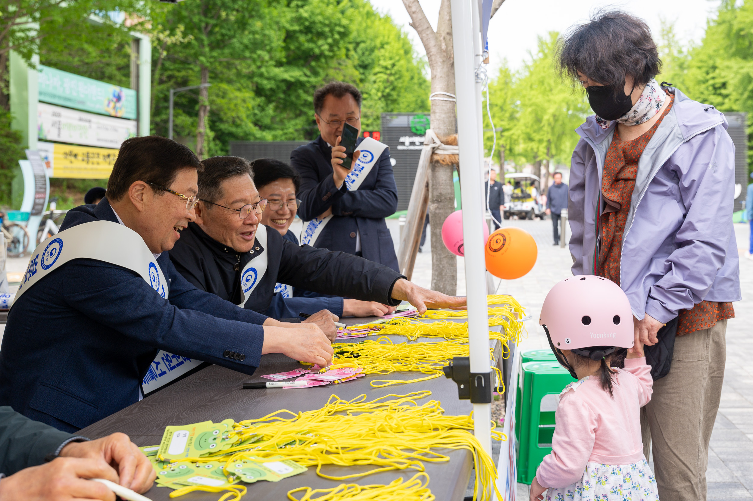 20250505-어린이날 이름표달아주기 행사 20250505-70104_L_102031.jpg