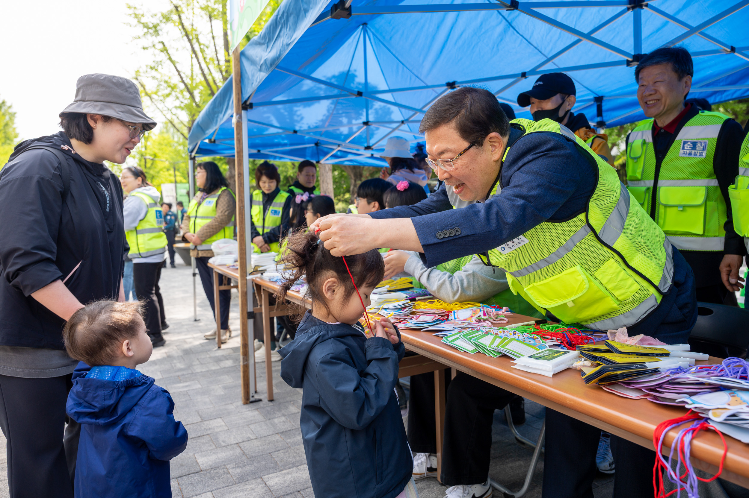 20250505-어린이날 이름표달아주기 행사 20250505-70201_L_102032.jpg