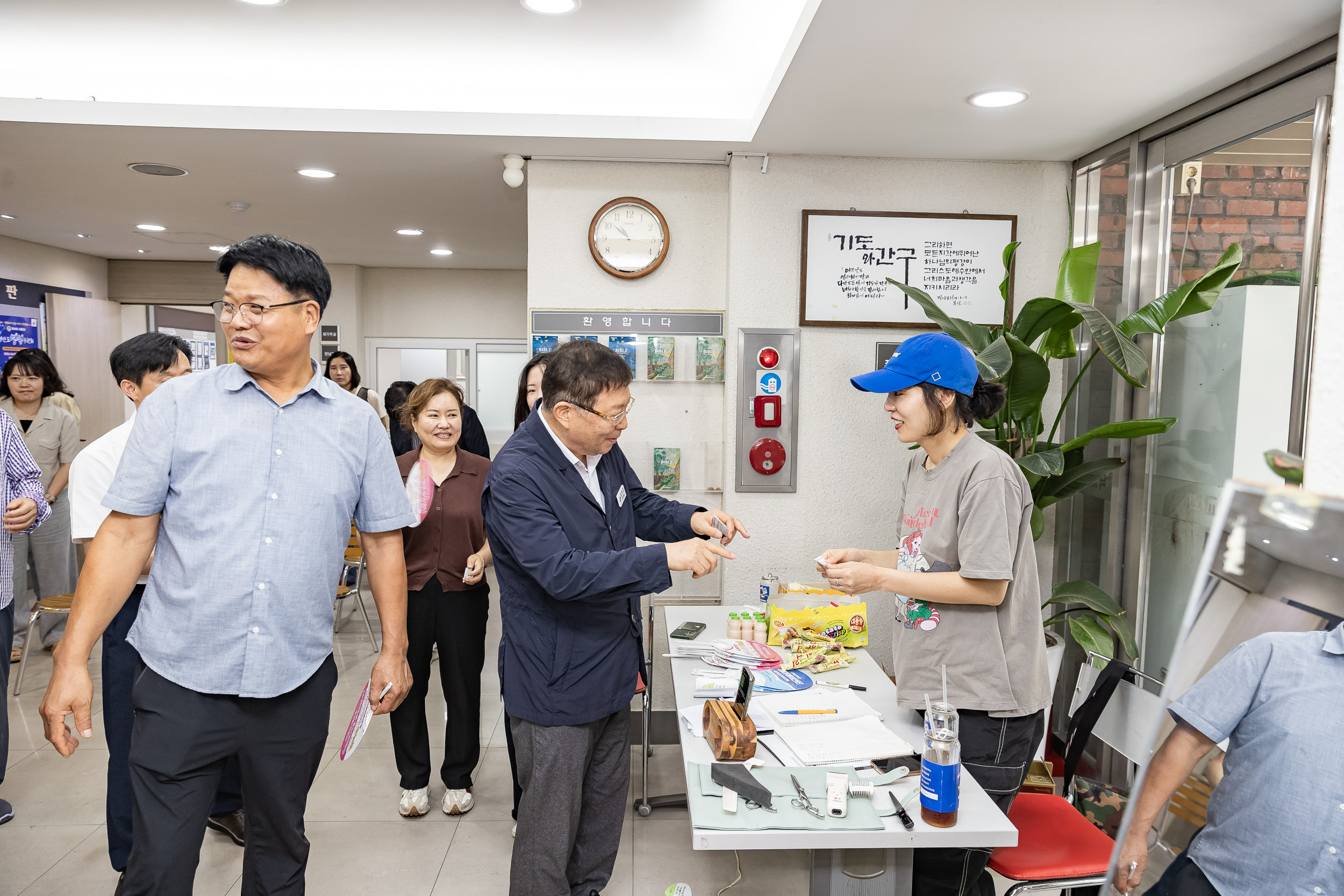 20250818-어르신 이.미용 봉사 20250818-2042_L_174020.jpg
