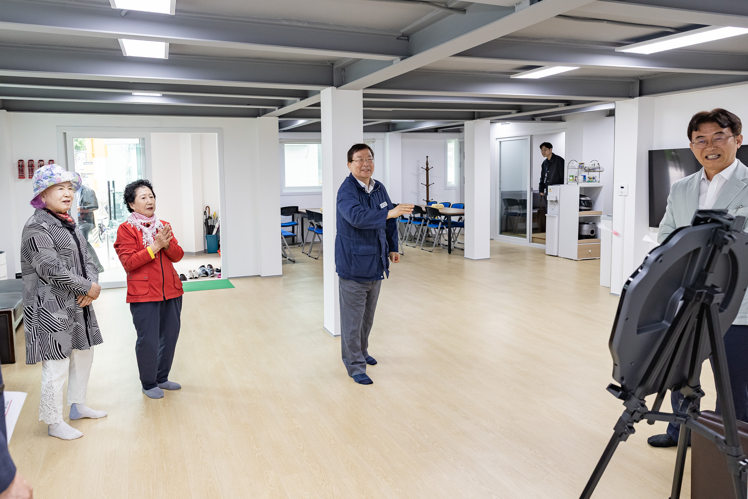 20250519-자양1동 중앙경로당 이전 개소 시설 점검 20250519-80241_L_172808.jpg