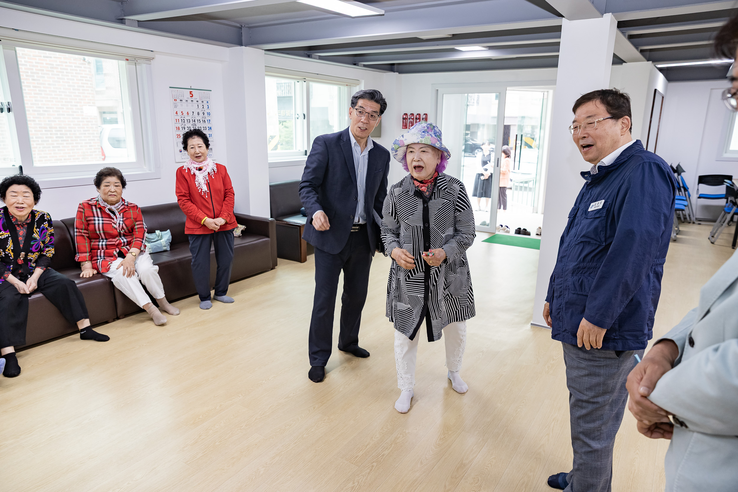 20250519-자양1동 중앙경로당 이전 개소 시설 점검 20250519-80256_L_172808.jpg