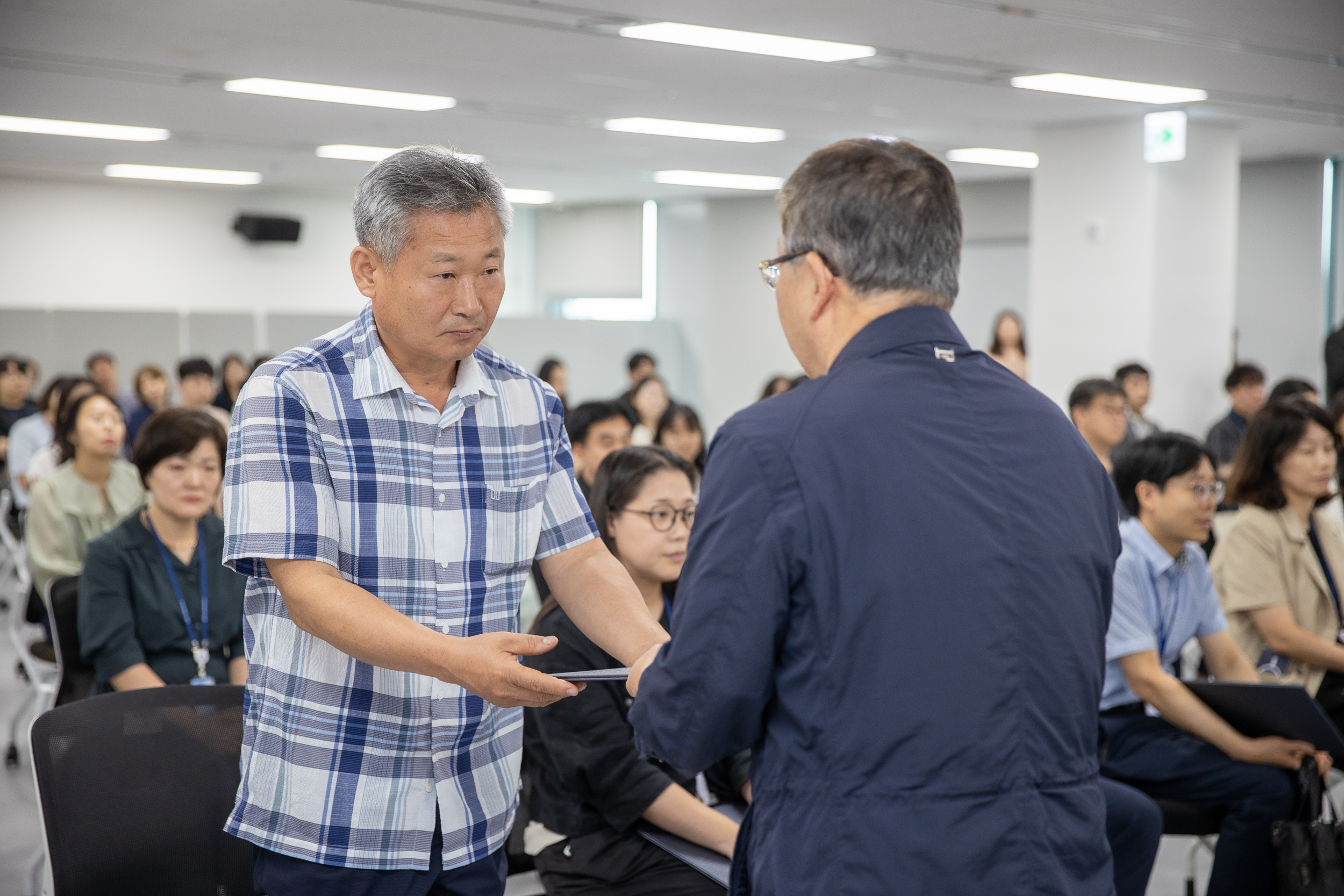 20250630-2025 하반기 정기인사 발령장 수여식 20250630-116778_L_123000.jpg