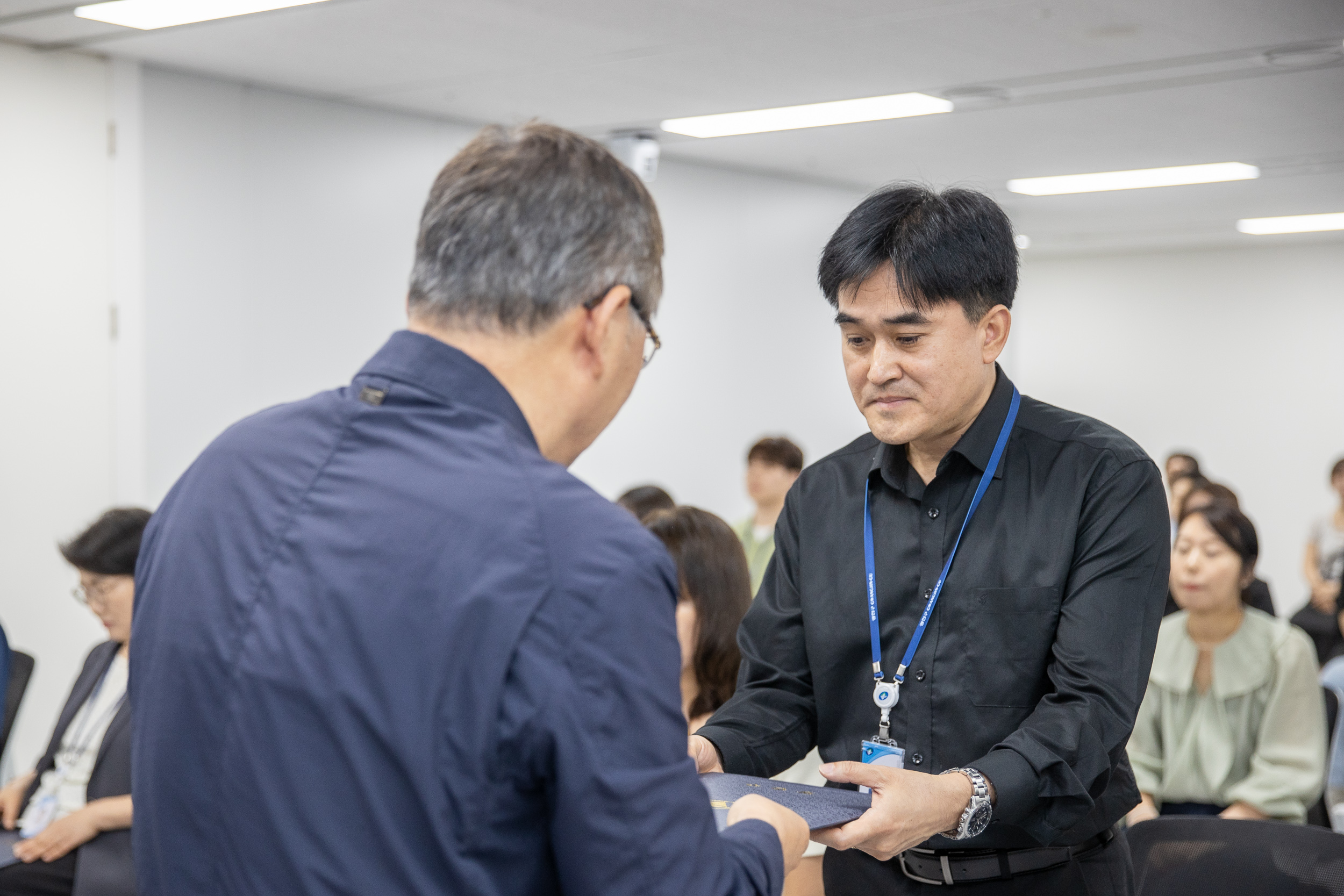 20250630-2025 하반기 정기인사 발령장 수여식 20250630-116827_L_123000.jpg