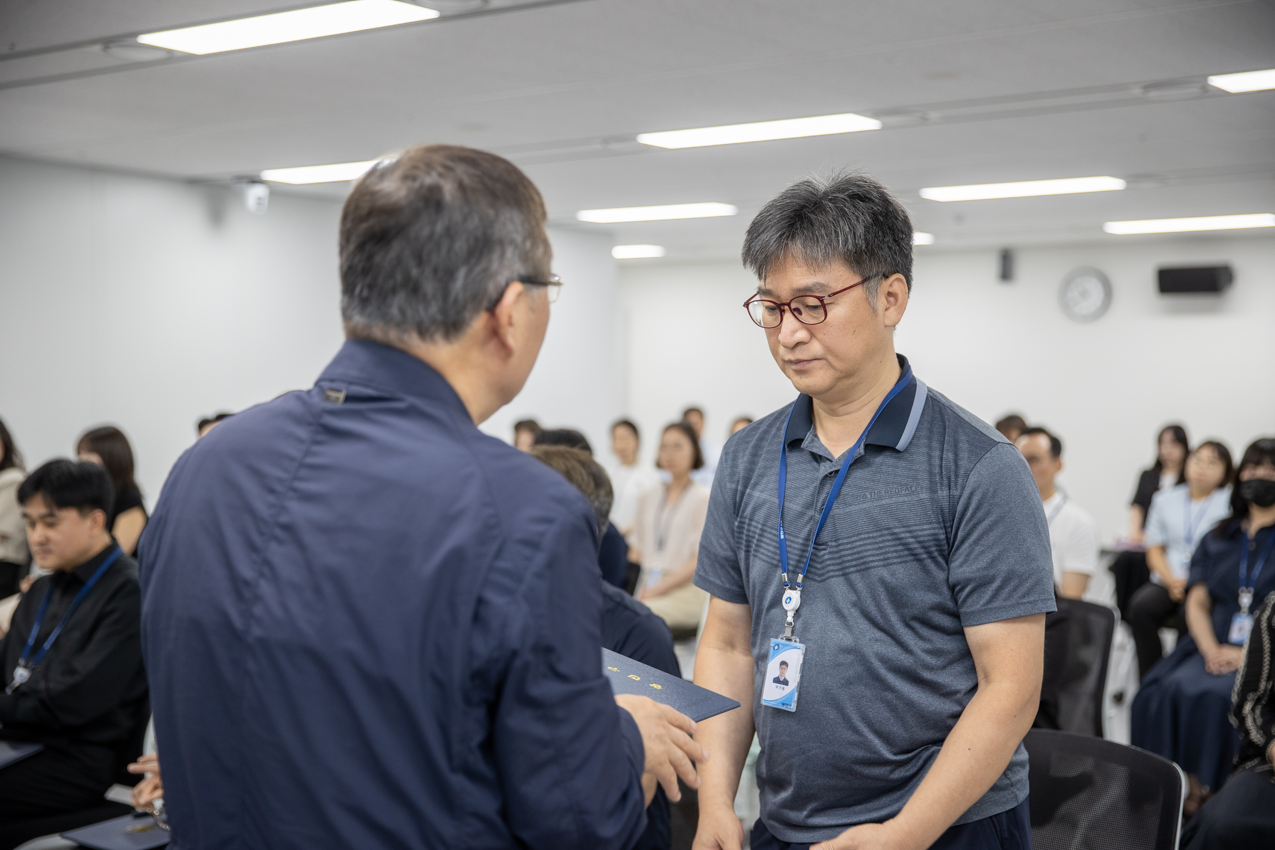 20250630-2025 하반기 정기인사 발령장 수여식 20250630-116852_L_123001.jpg