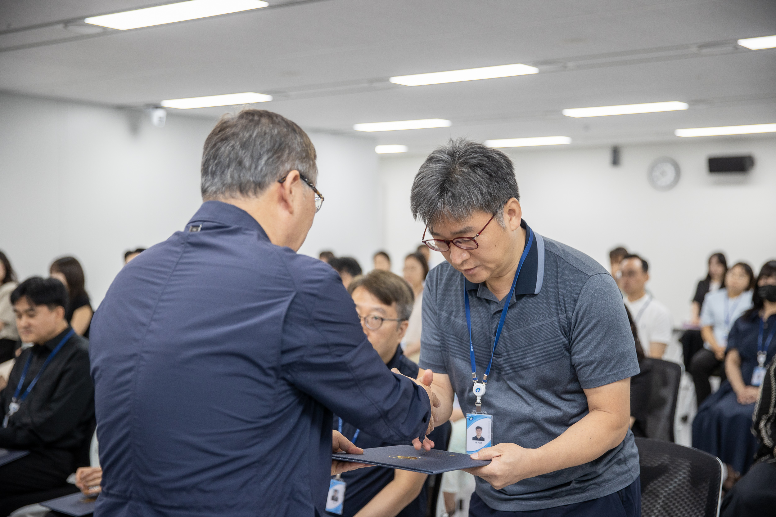 20250630-2025 하반기 정기인사 발령장 수여식 20250630-116856_L_123001.jpg