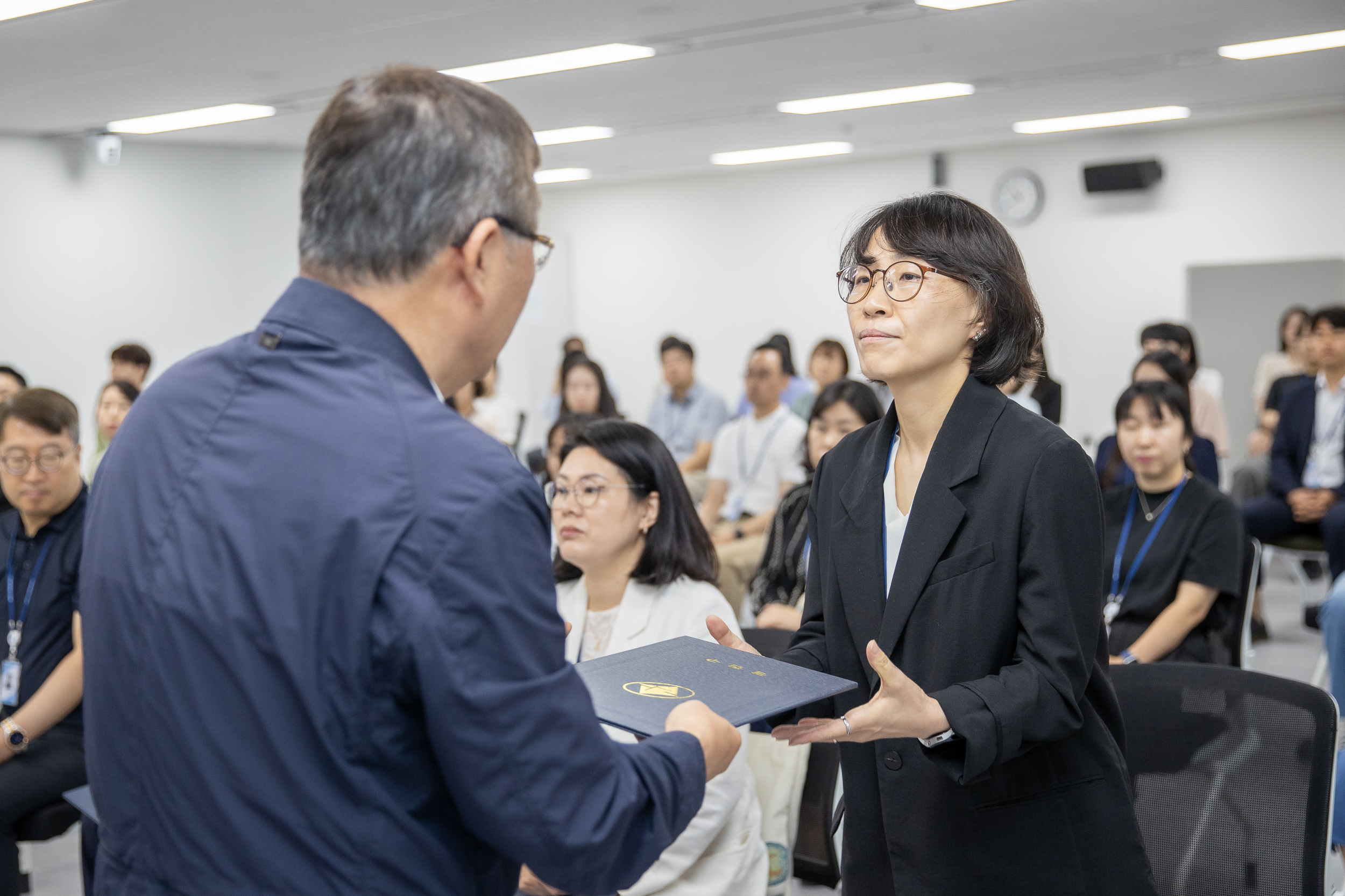 20250630-2025 하반기 정기인사 발령장 수여식 20250630-116873_L_123001.jpg
